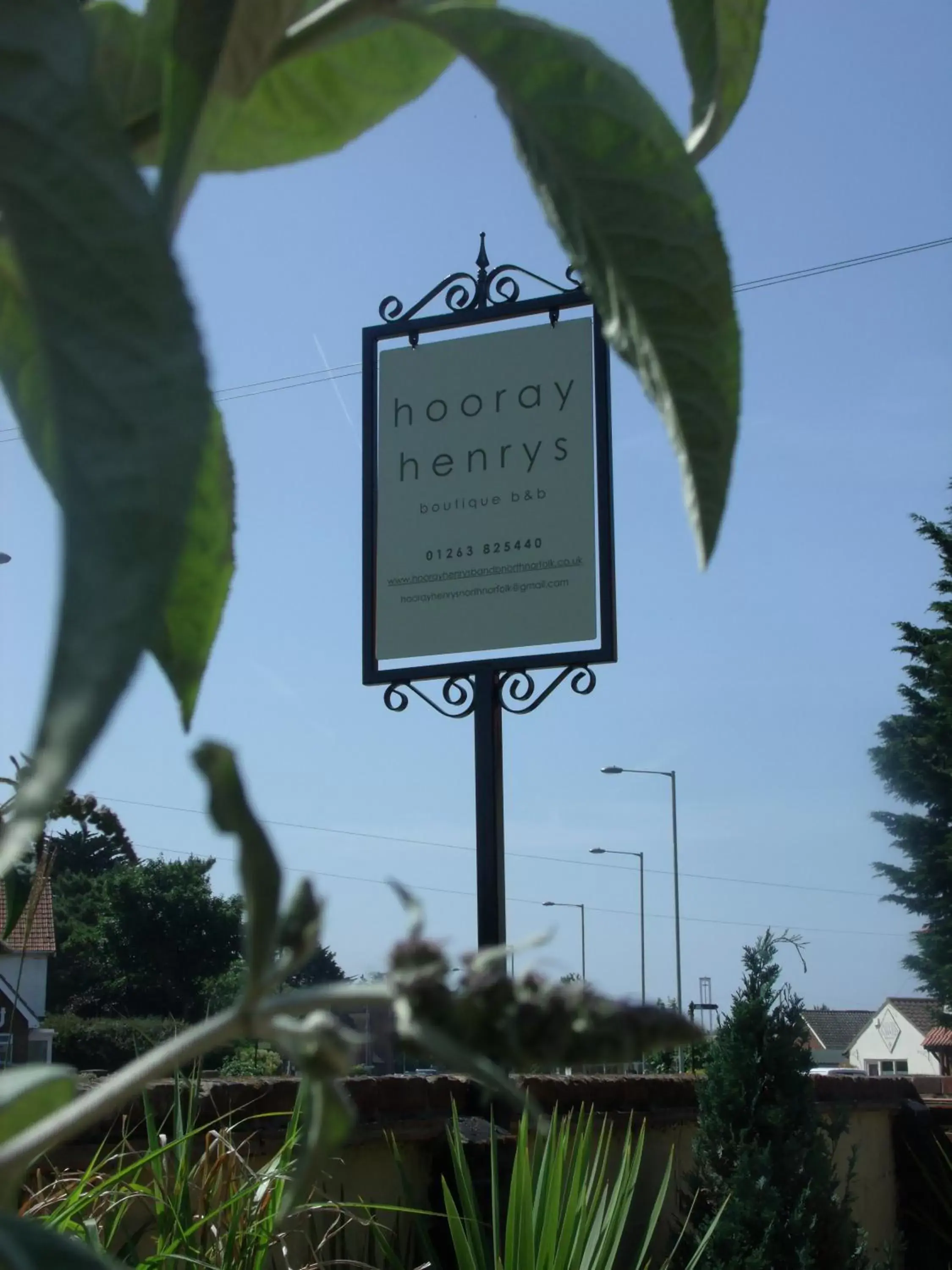 Facade/entrance in Hooray Henrys Facade/entrance in Hooray Henrys