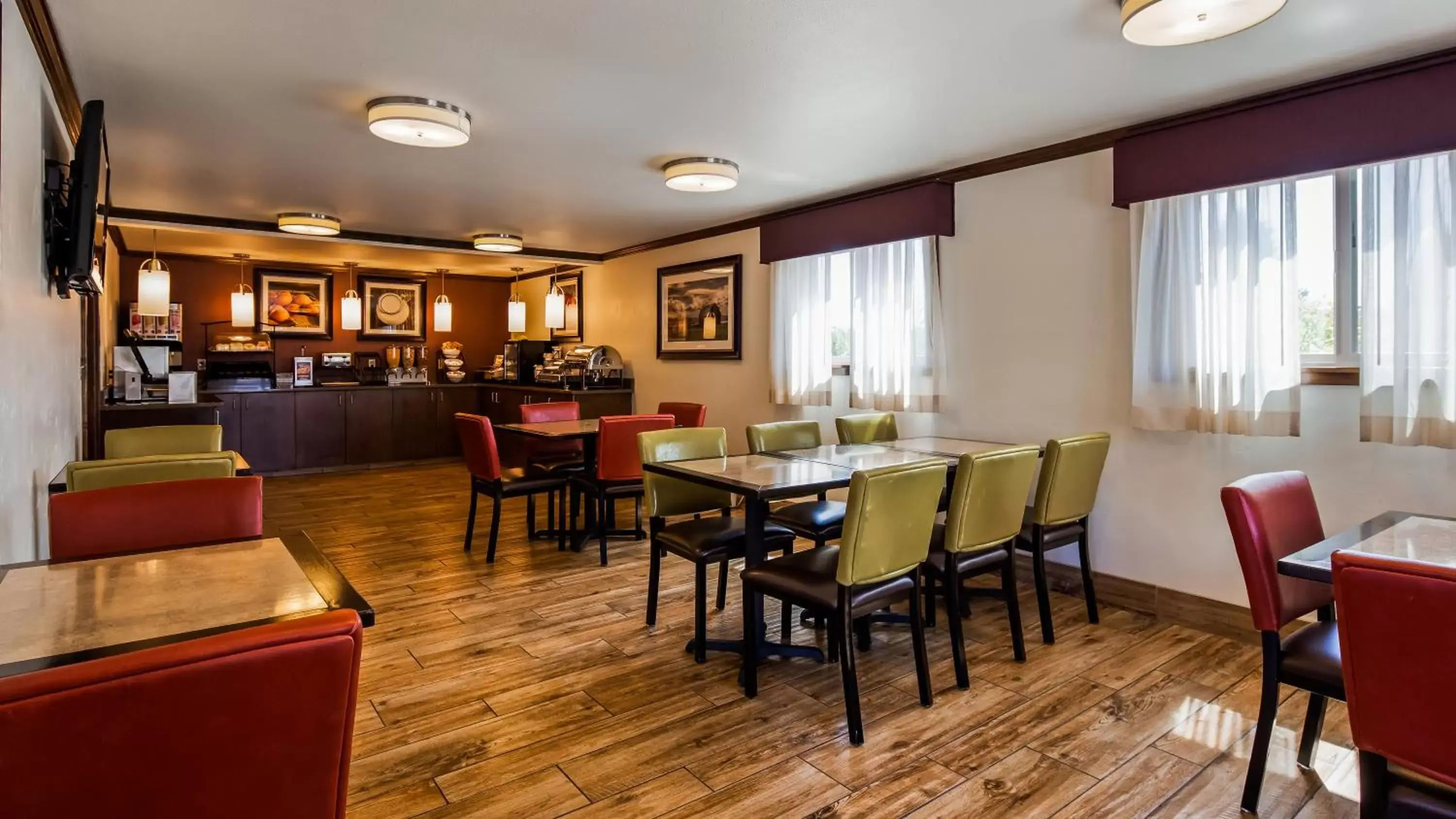 Continental breakfast, Restaurant/Places to Eat in Best Western Paradise Inn