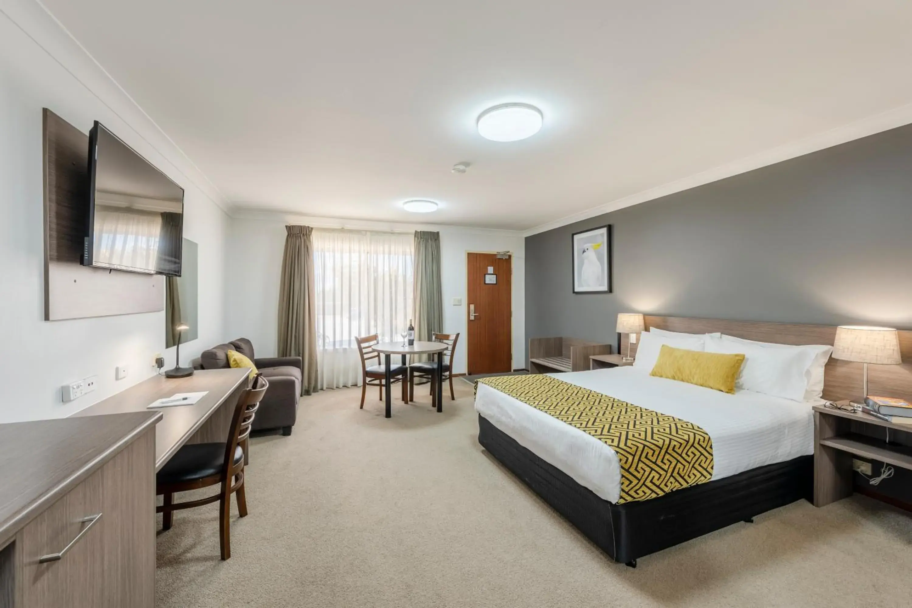 Photo of the whole room, Bed in Best Western Plus Ambassador Orange Photo of the whole room, Bed in Best Western Plus Ambassador Orange