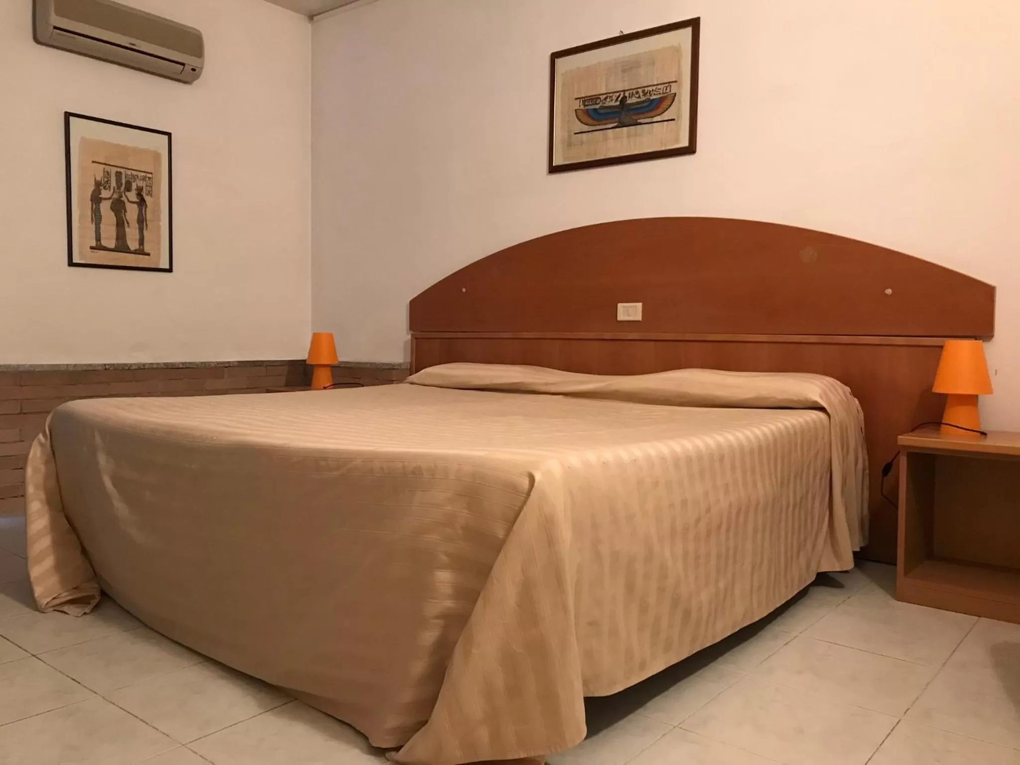 Bed in Ascot Lodging