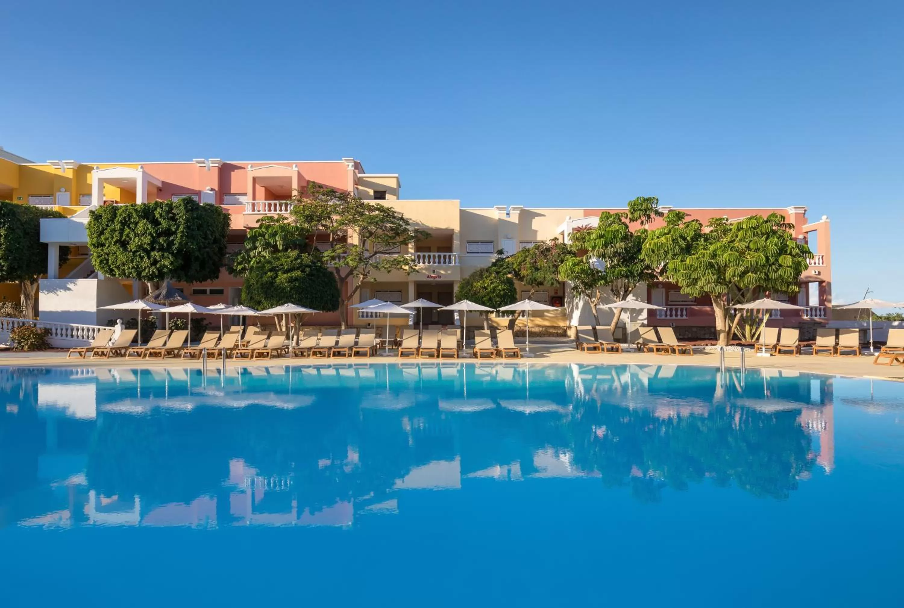 Swimming pool in Allegro Isora