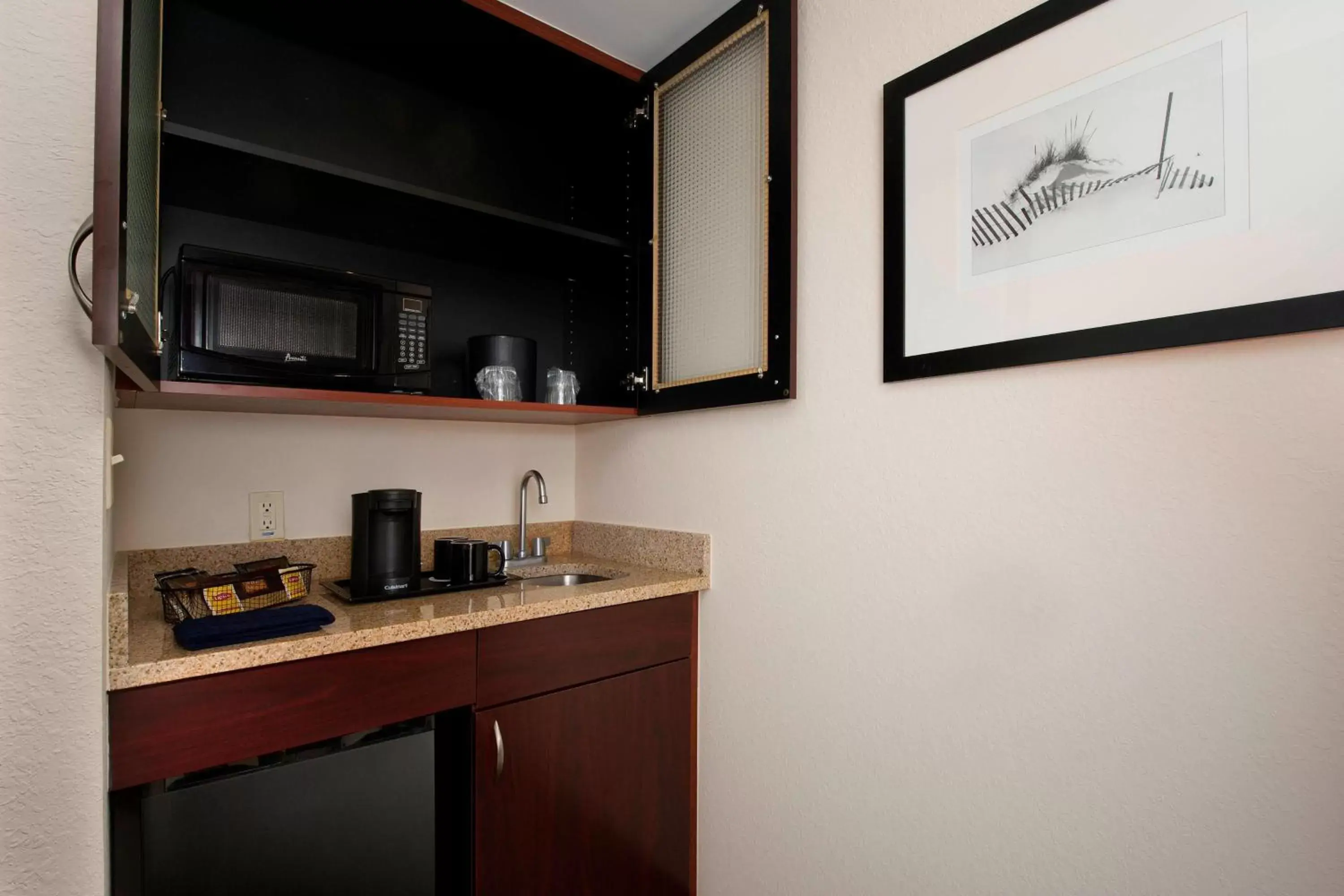 Kitchen or kitchenette, Kitchen/Kitchenette in SpringHill Suites by Marriott Jacksonville North I-95 Area