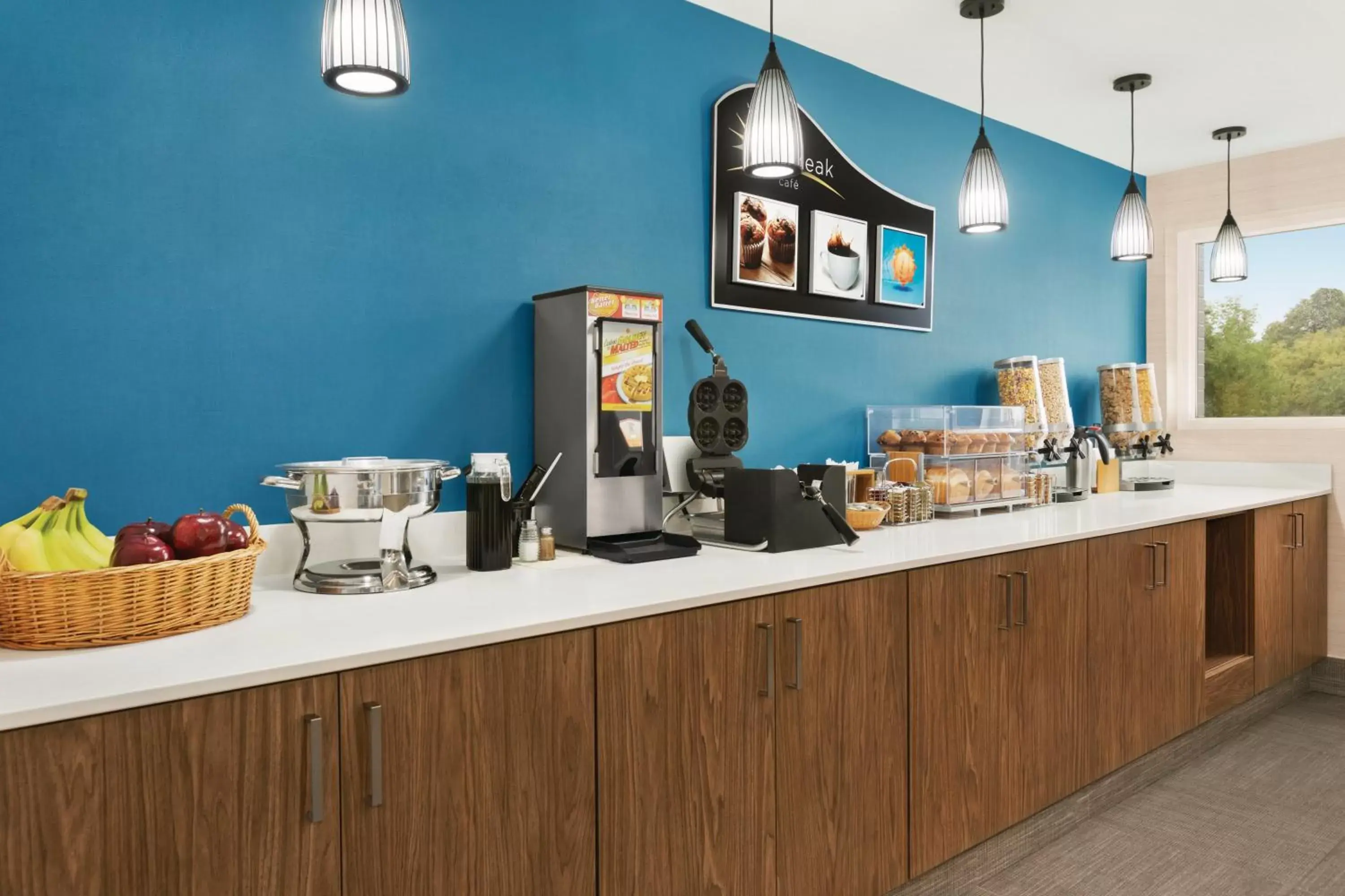 Continental breakfast in Days Inn by Wyndham Kingston Continental breakfast in Days Inn by Wyndham Kingston