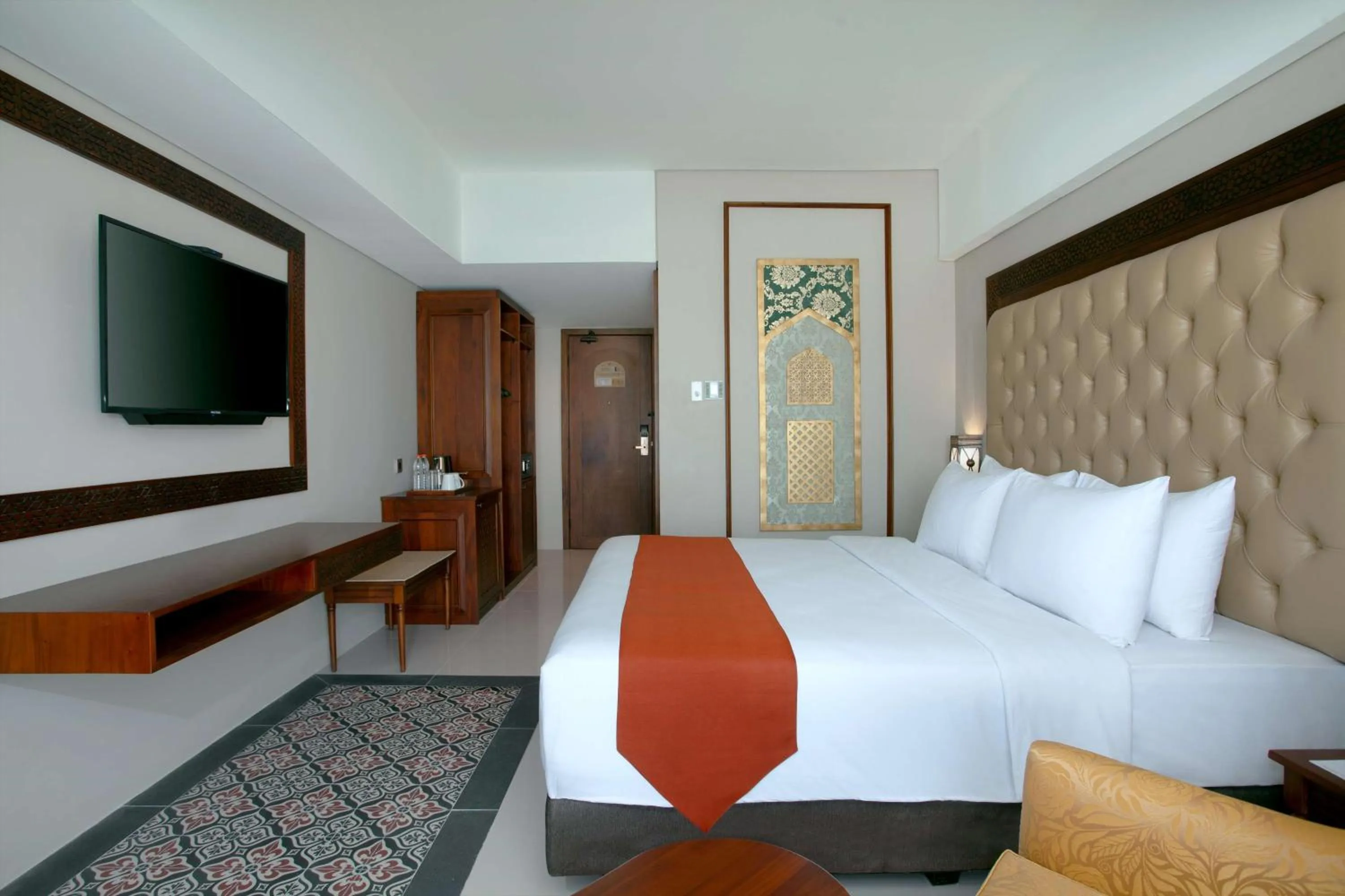 Bedroom, Bed in Alhambra Hotel & Convention, BW Signature Collection