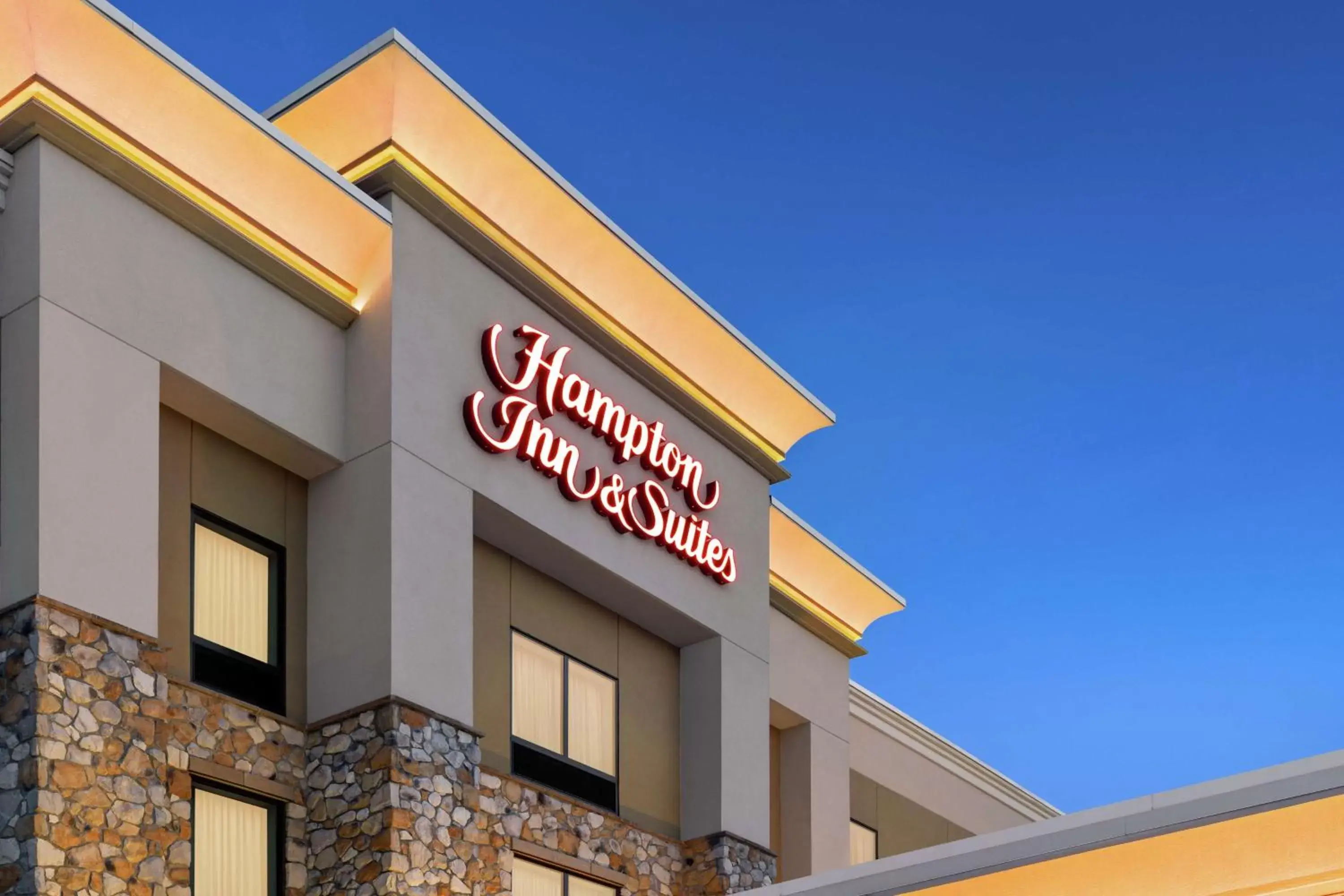 Property building in Hampton Inn & Suites Mount Joy/Lancaster West, Pa