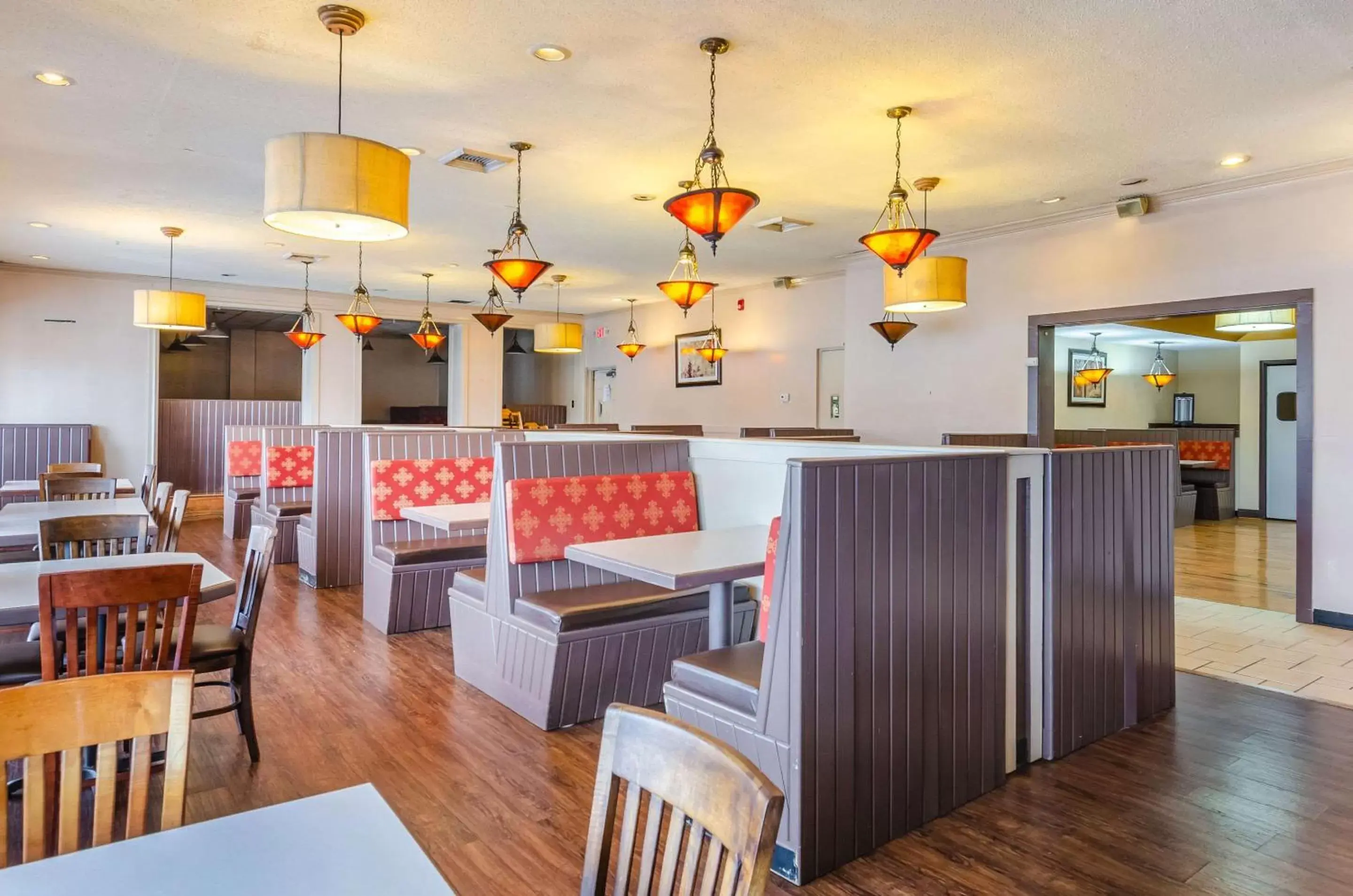 Restaurant/Places to Eat in Quality Inn Radford-West Blacksburg I-81