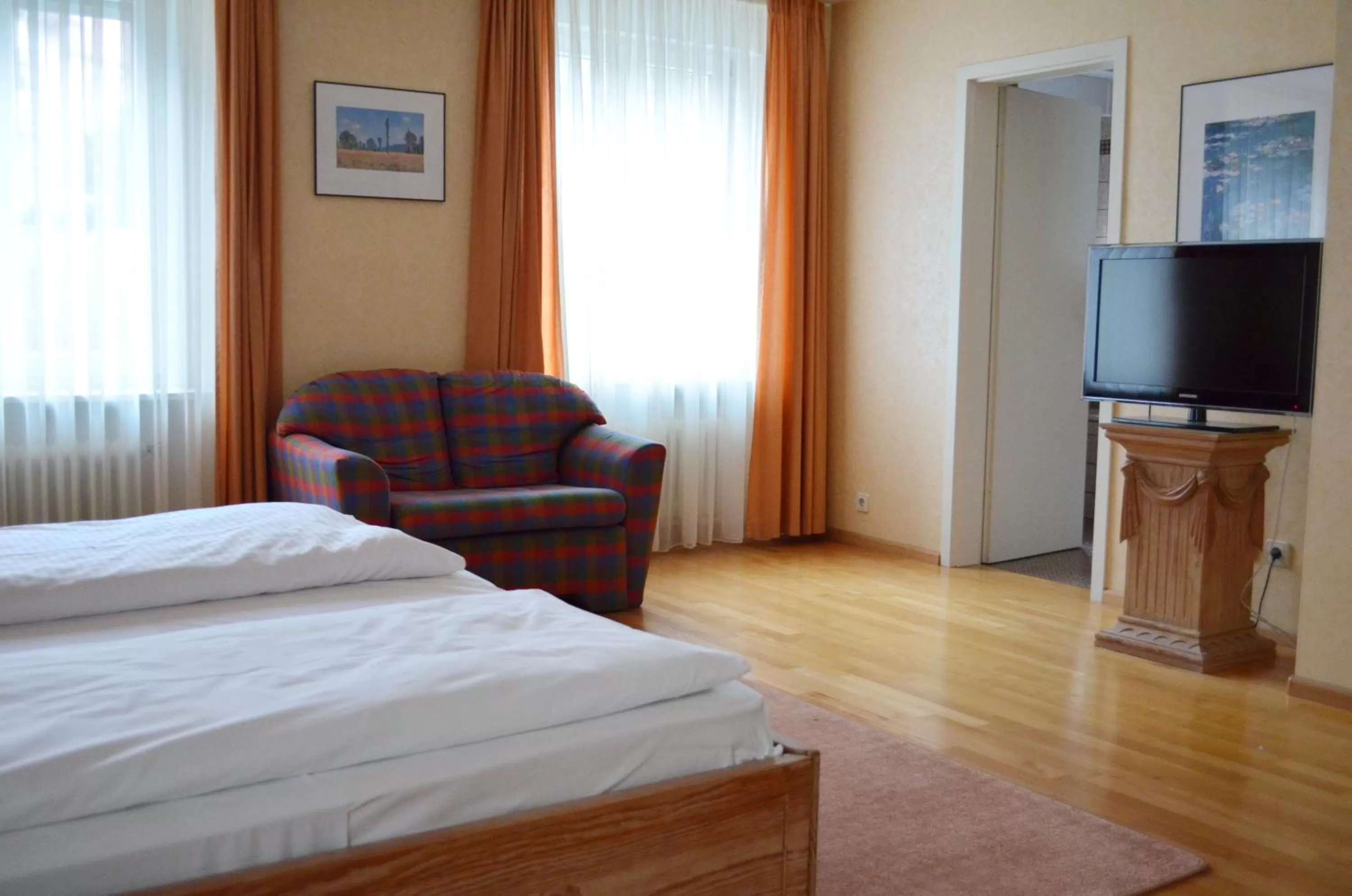 Bedroom, Bed in Alte Post - Hotel Am Rhein-Ufer Laufenburg