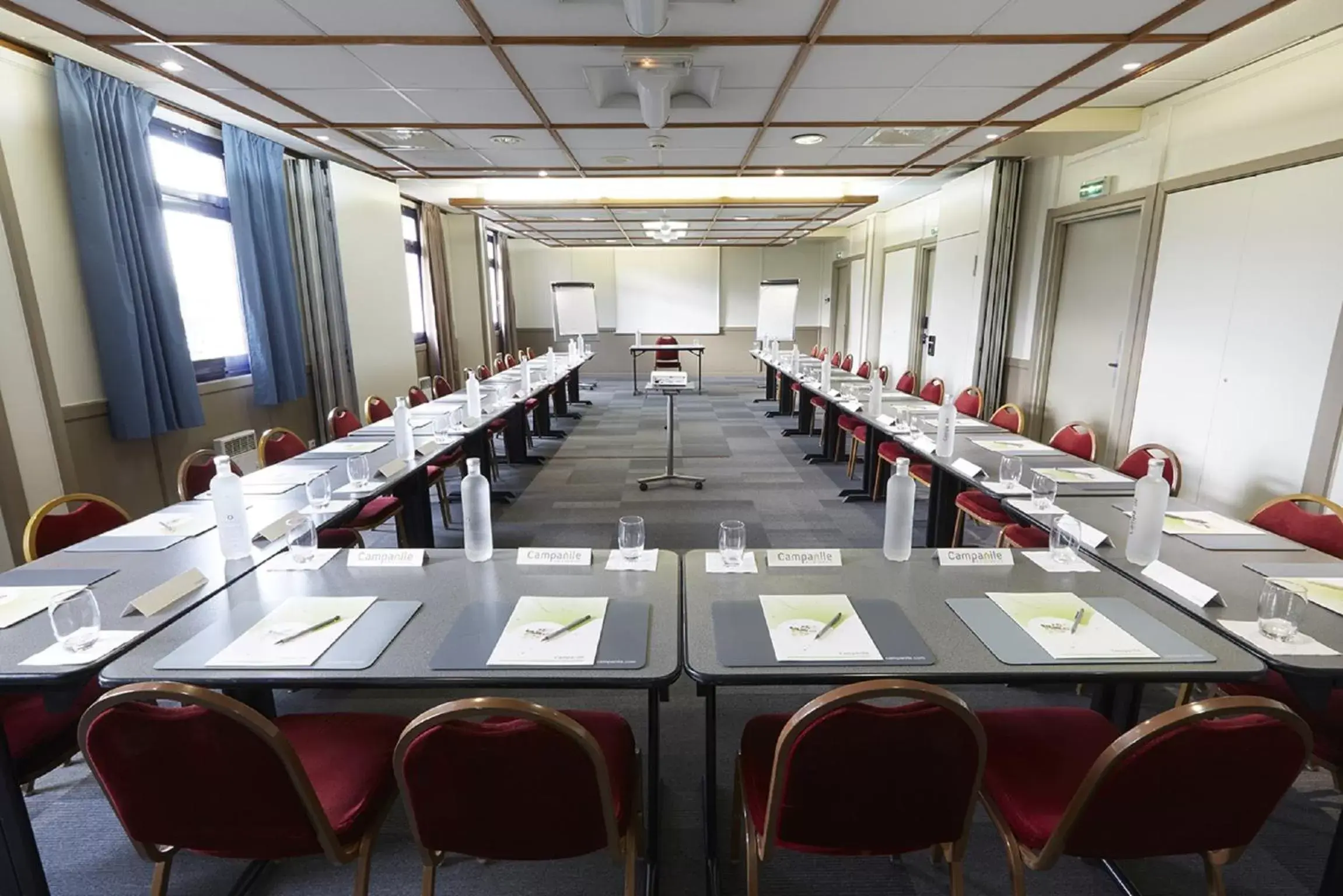 Meeting/conference room in Kyriad Le Blanc-Mesnil