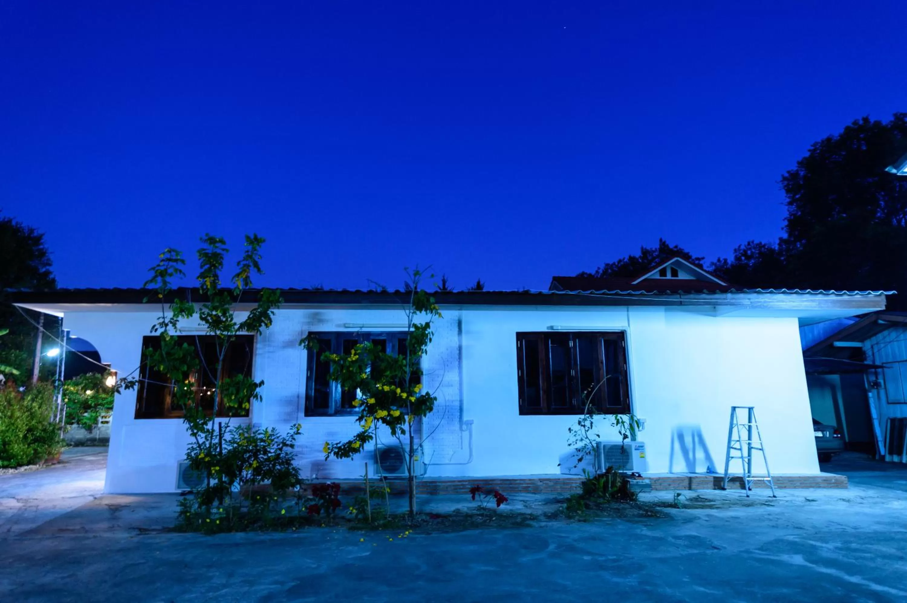 Property building in Huan Amphan