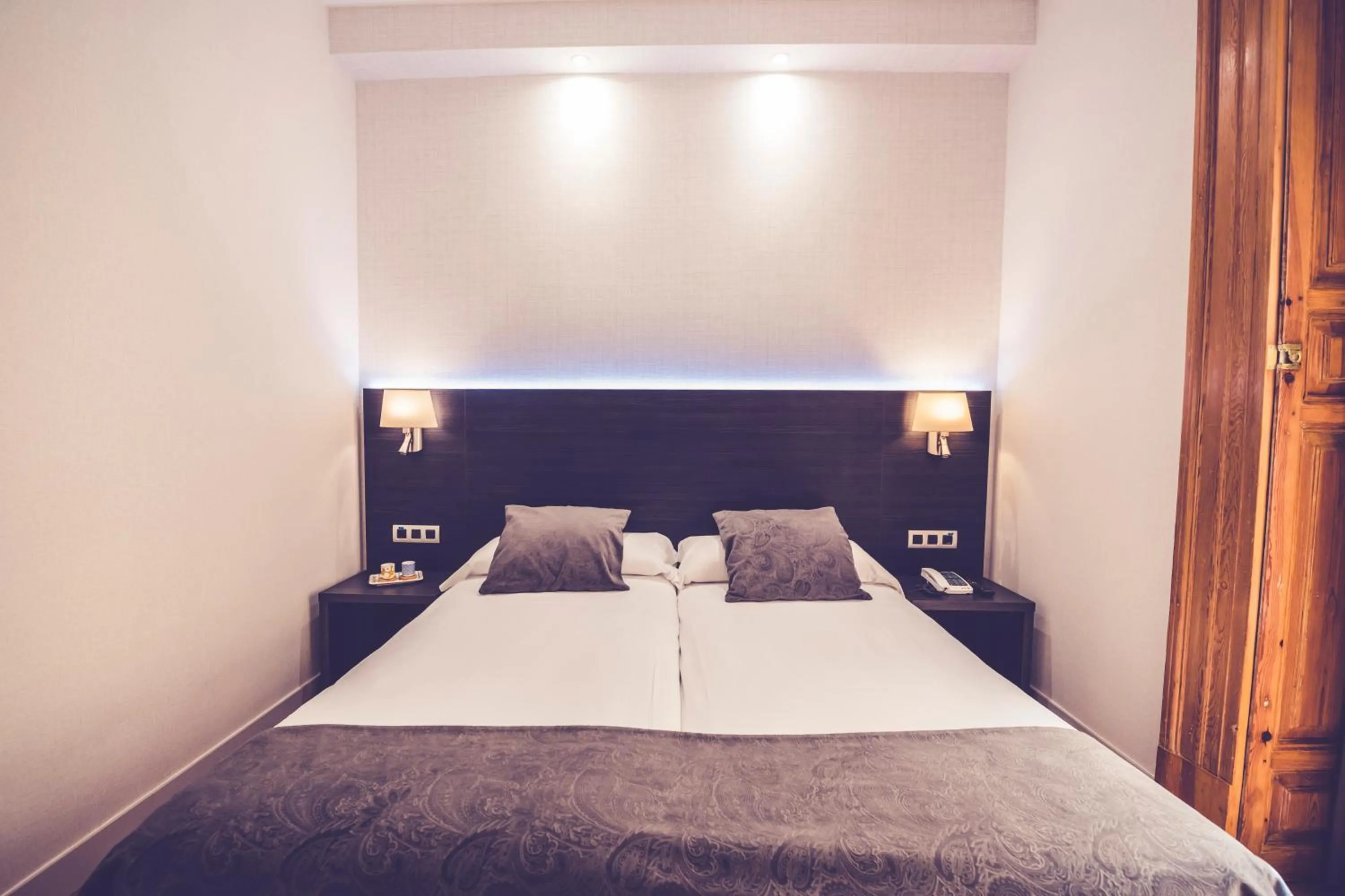 Bedroom, Bed in Hostal Marlasca