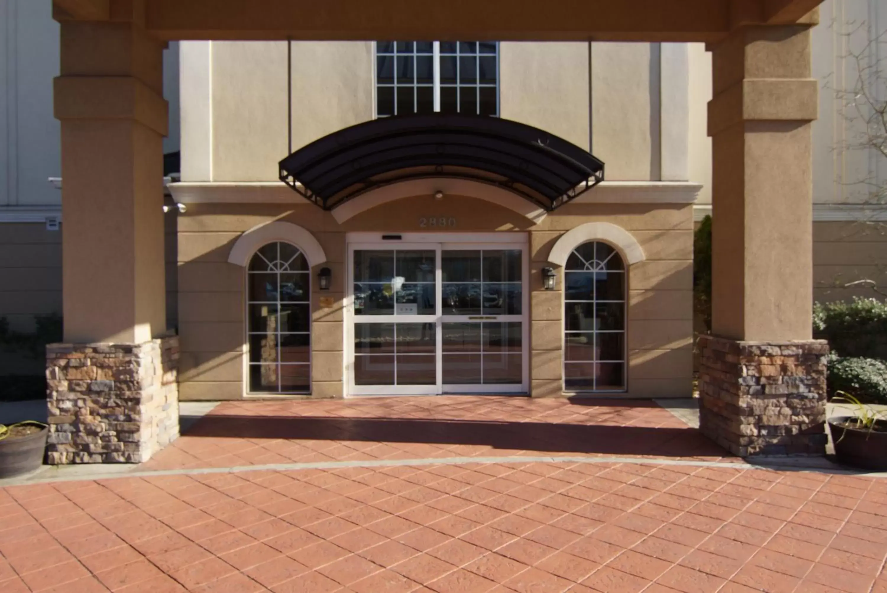 Property building in Comfort Suites Near University Property building in Comfort Suites Near University