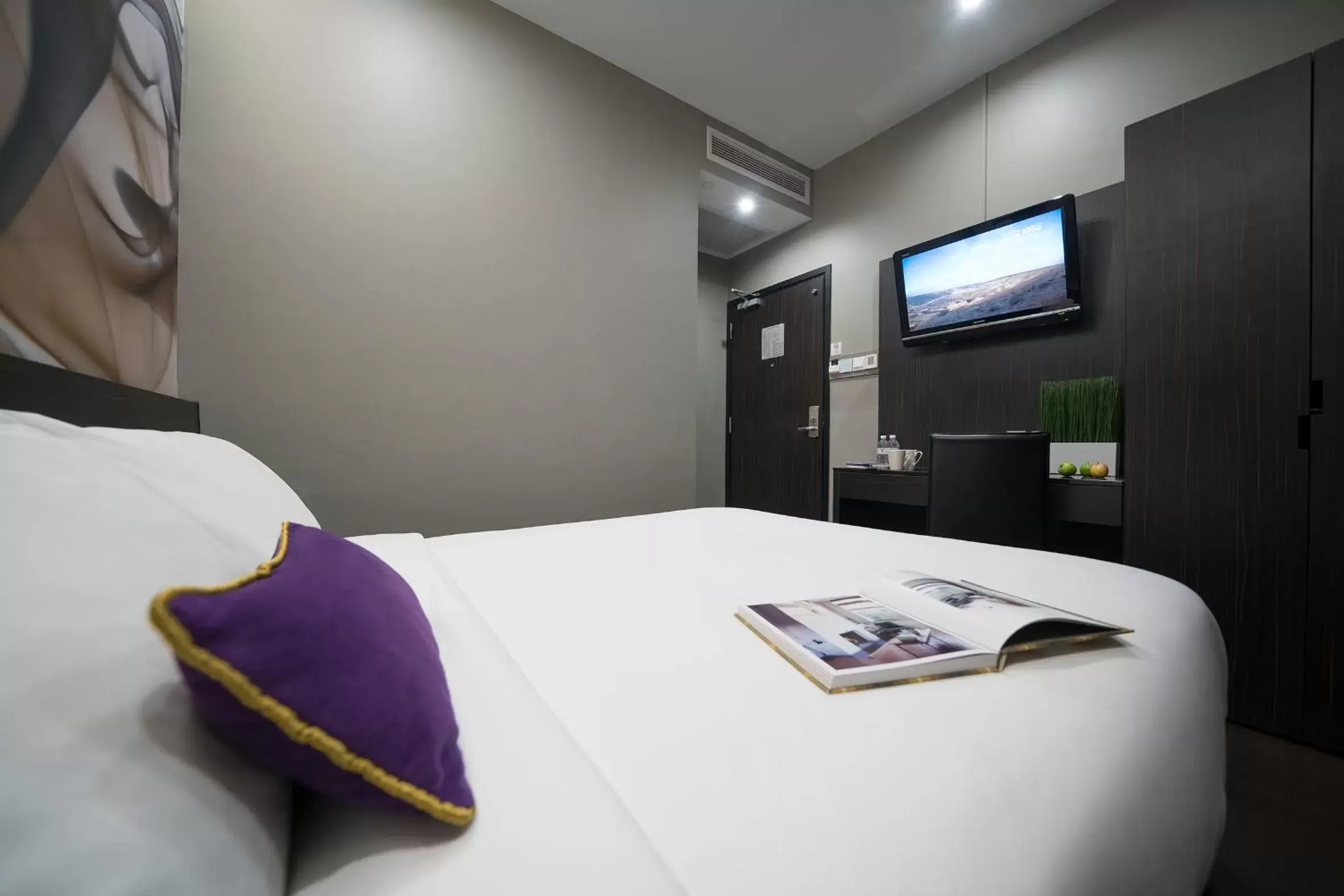 Bed in V Hotel Lavender