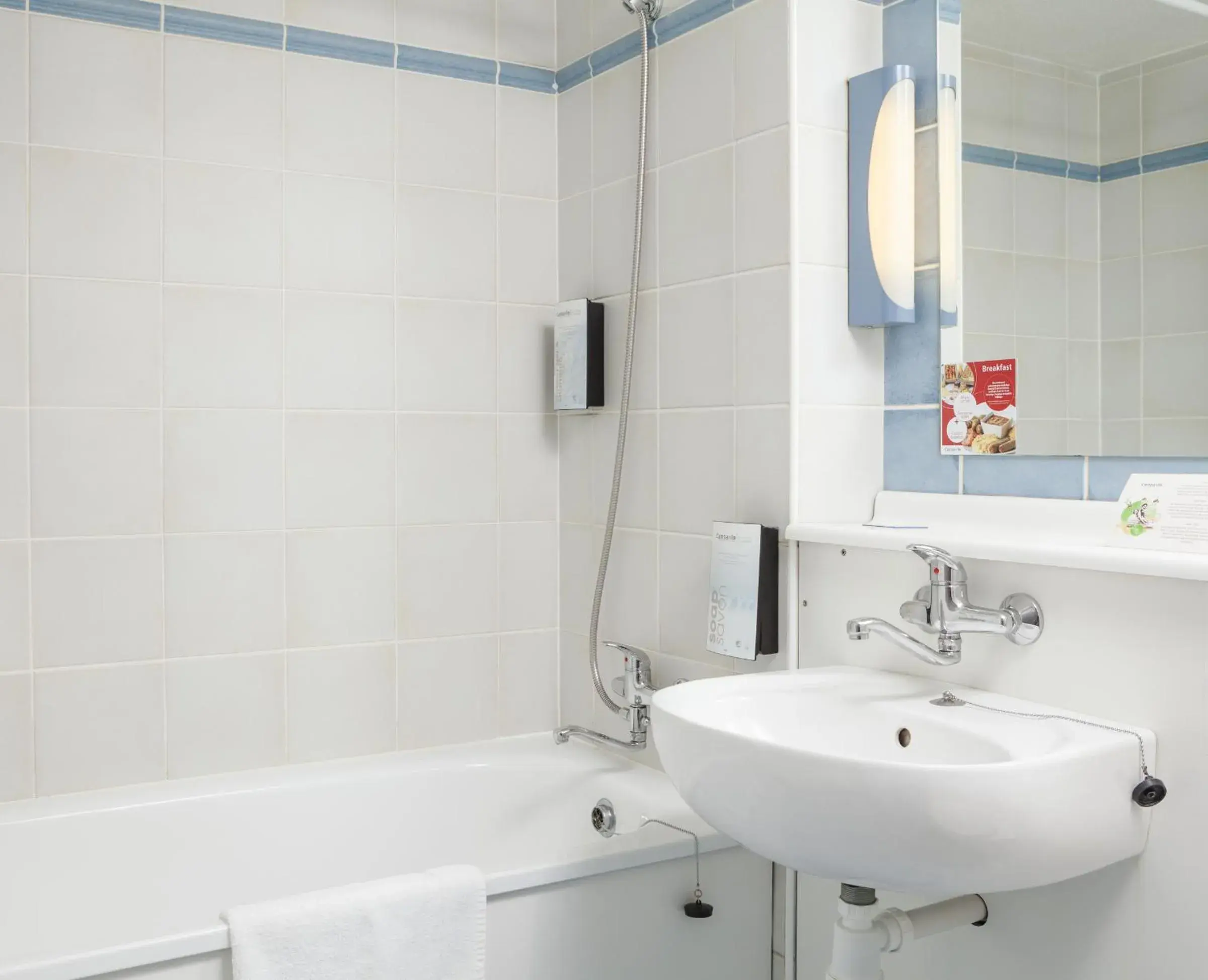 Bathroom in Campanile Hotel - Basildon - East of London