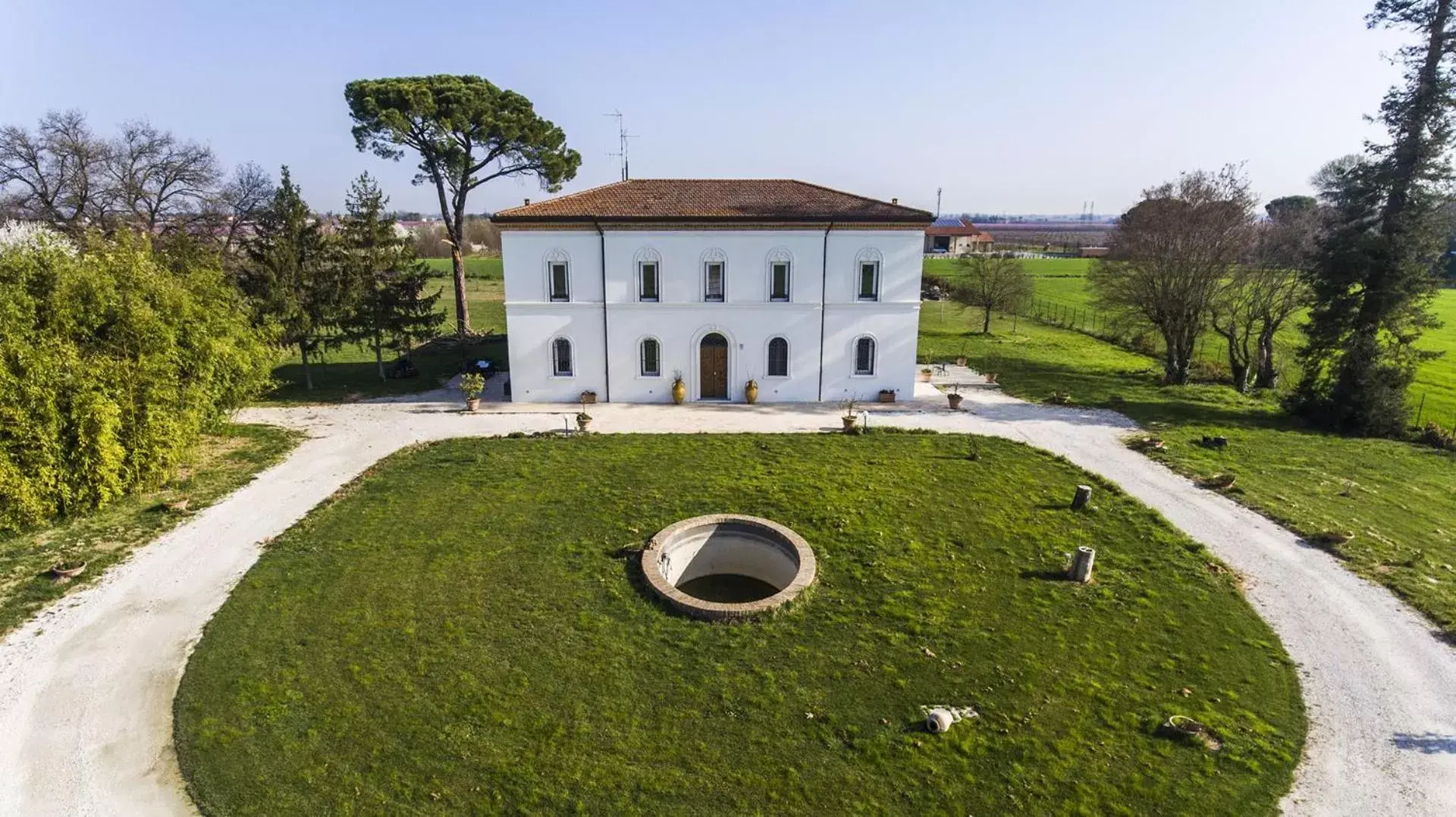 Property Building in Villa Archi