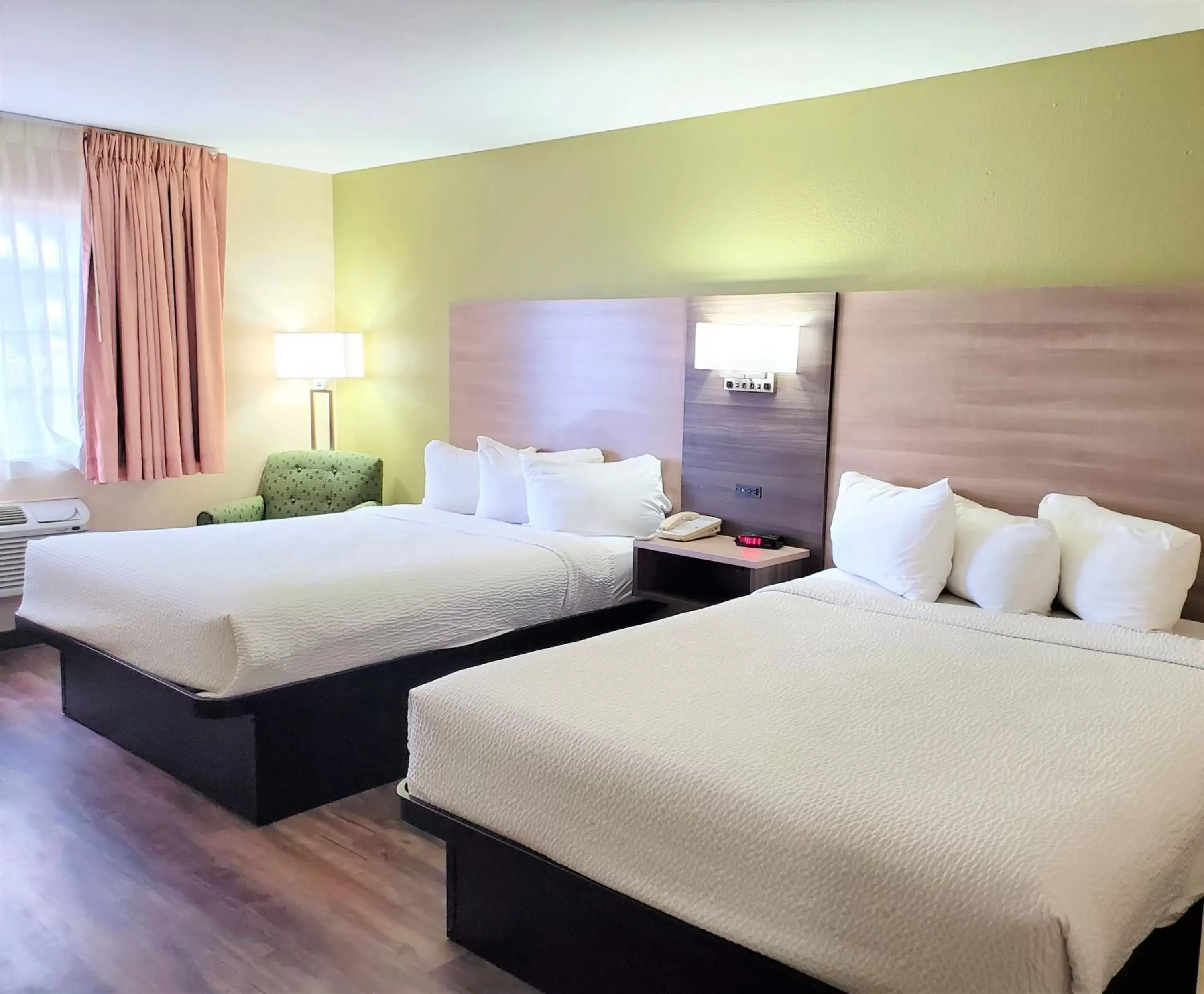 Deluxe Queen Room - Disability Access/Non-Smoking in Baymont by Wyndham Santa Fe Deluxe Queen Room - Disability Access/Non-Smoking in Baymont by Wyndham Santa Fe