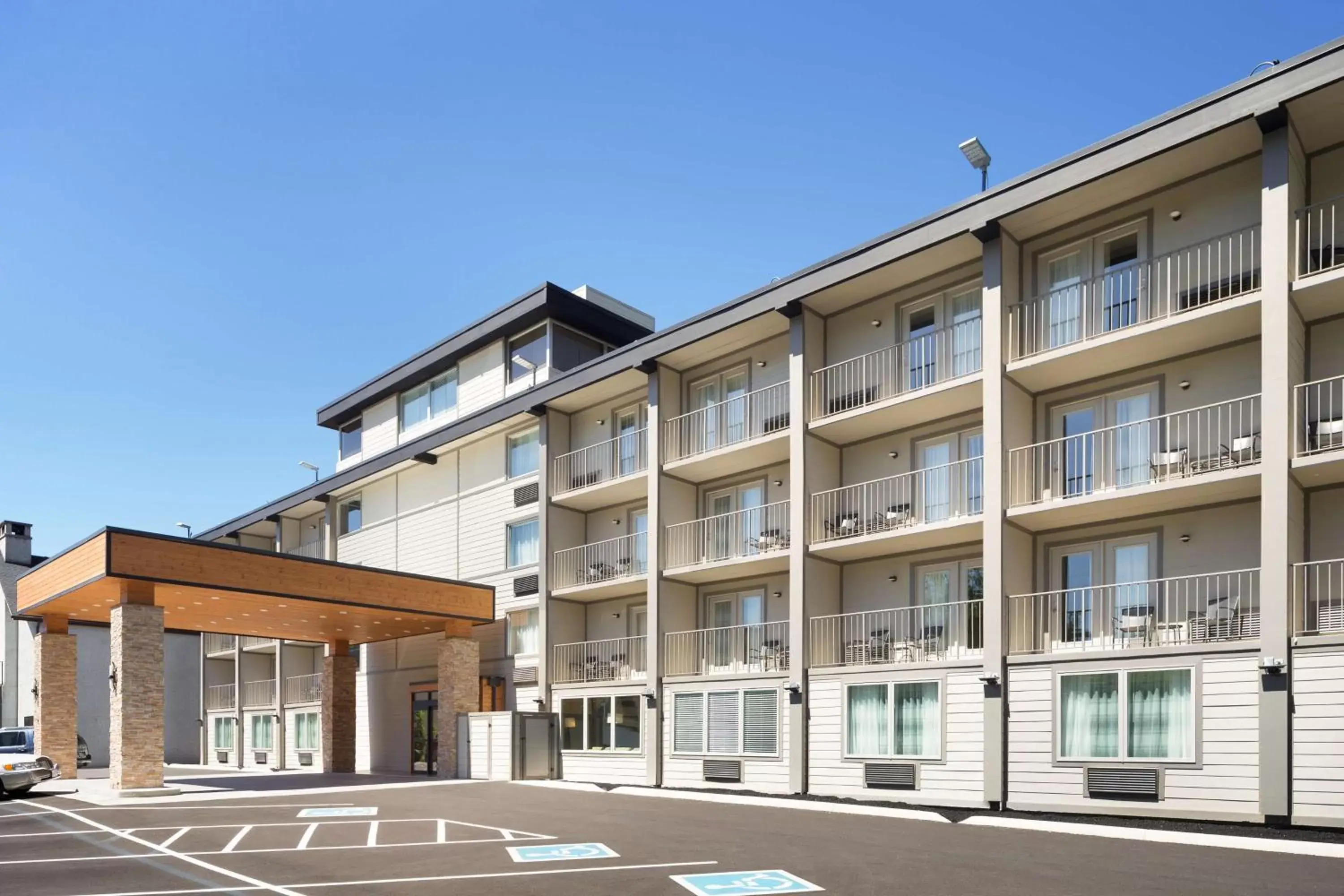 Property Building in Country Inn & Suites by Radisson, Gatlinburg, TN