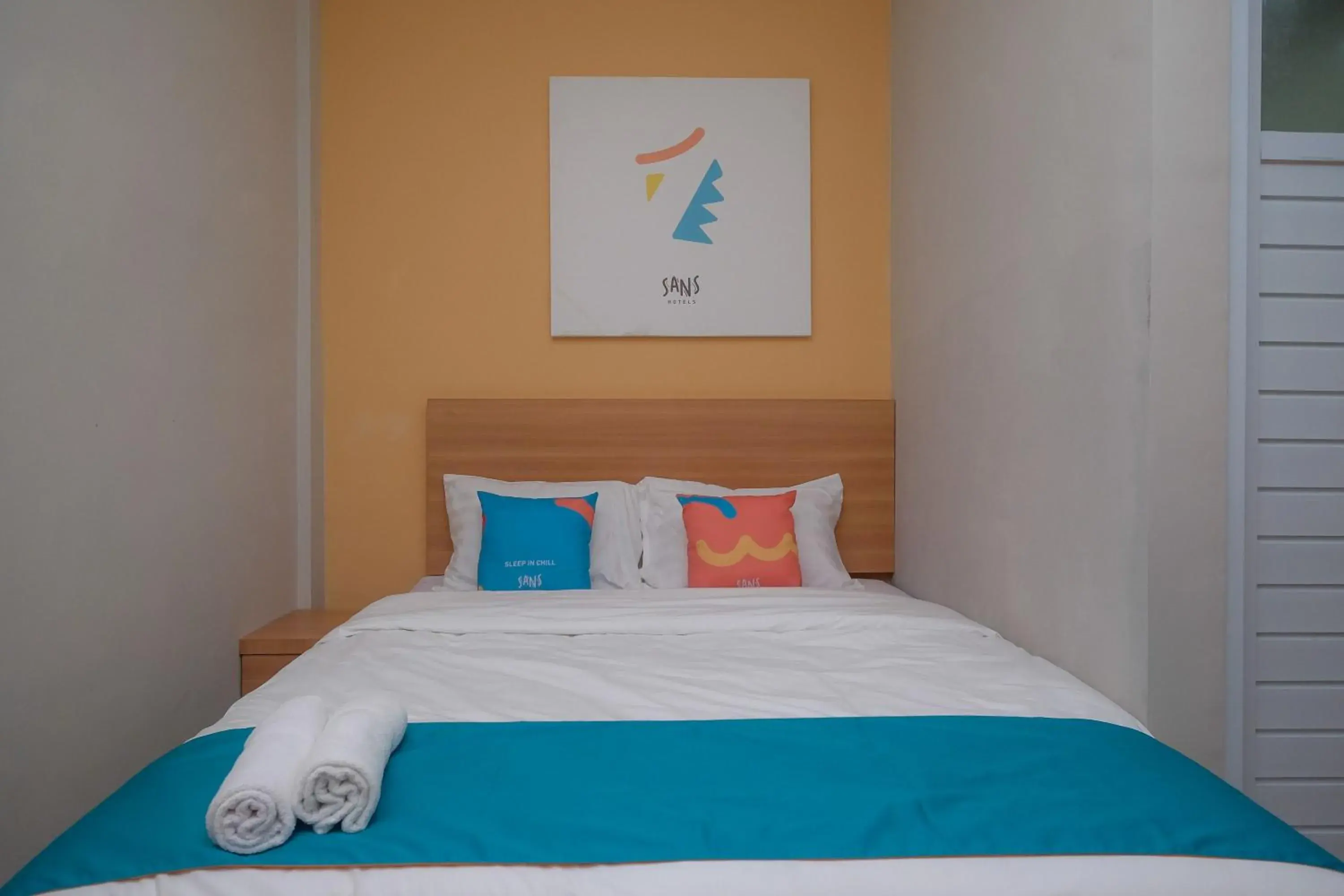 Bedroom, Bed in Sans Hotel Tiga Putri Semarang