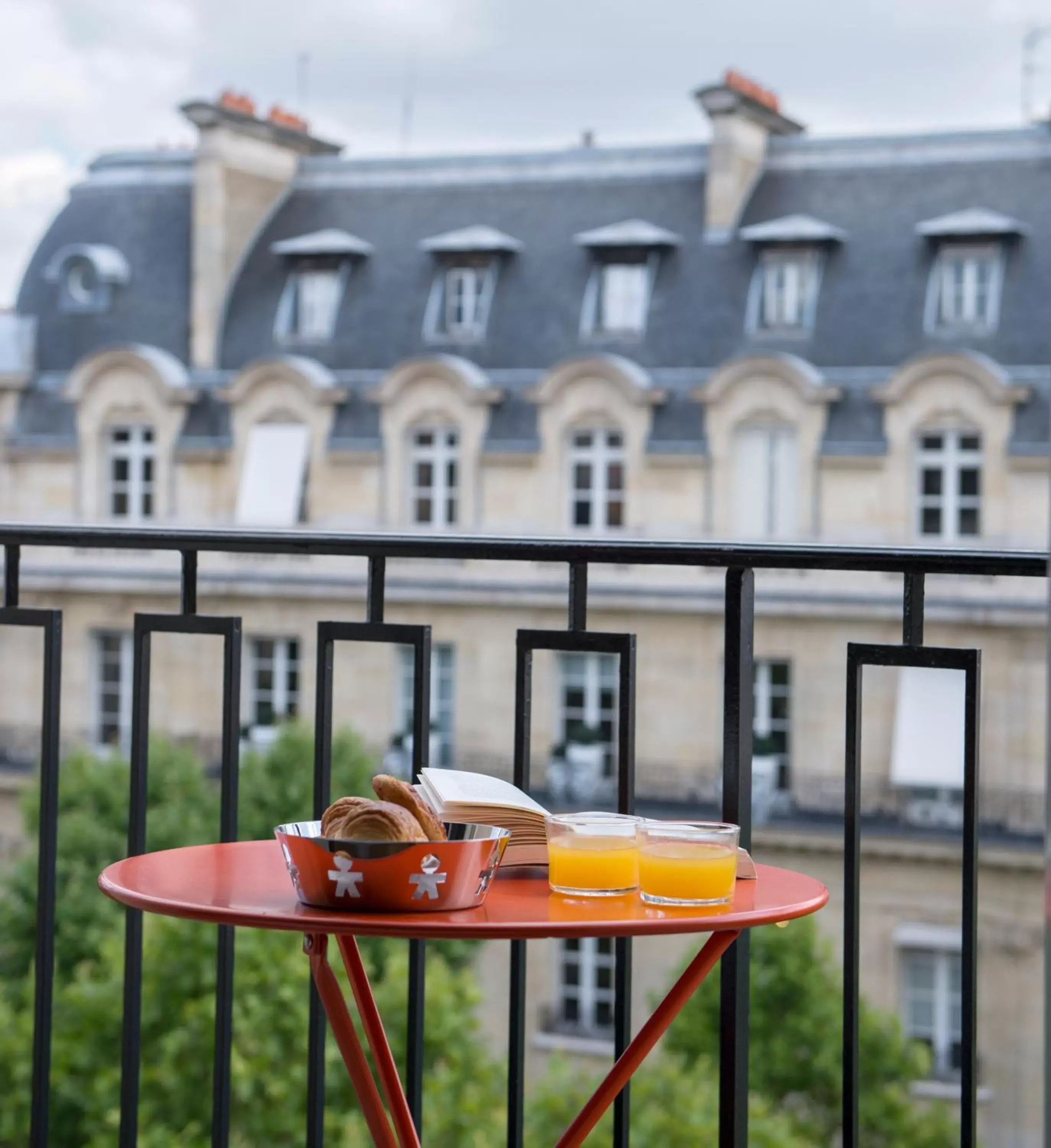 Continental breakfast, Property Building in Suites & Hotel Helzear Champs-Elysees