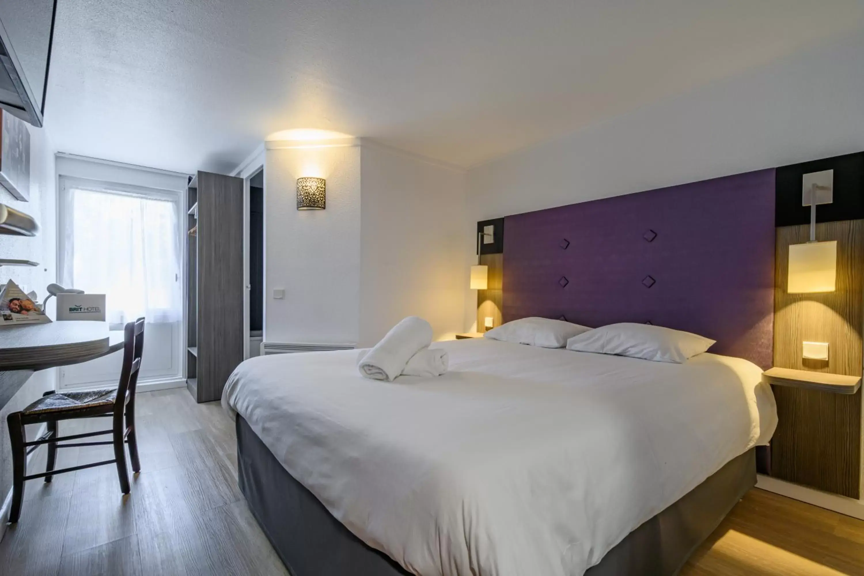 Photo of the whole room, Bed in Brit Hotel Reims La Neuvillette