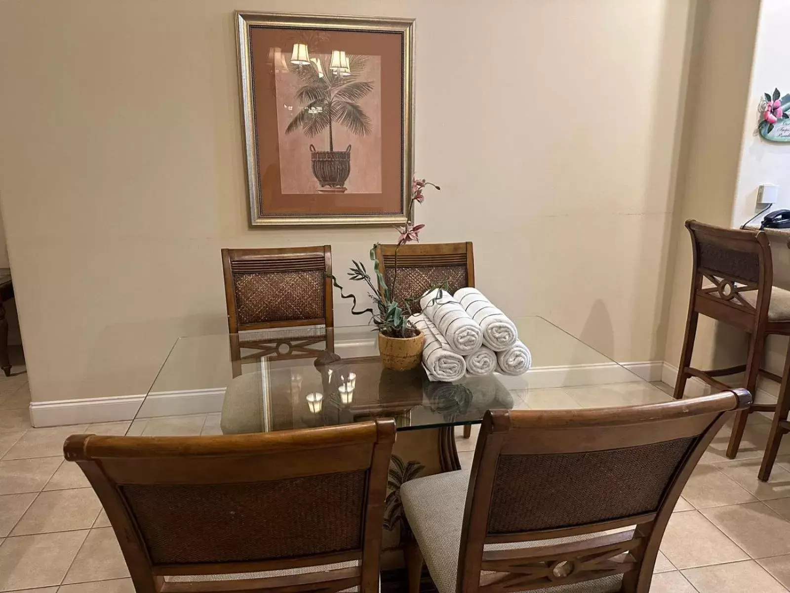 Dining area in Penthouse Close to Disney area and Malls water view
