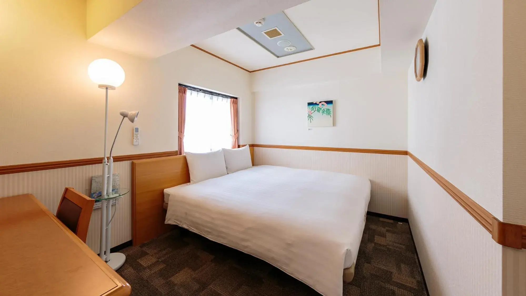 Bedroom, Bed in Toyoko Inn Tokyo Tozai-Sen Nishi-Kasai