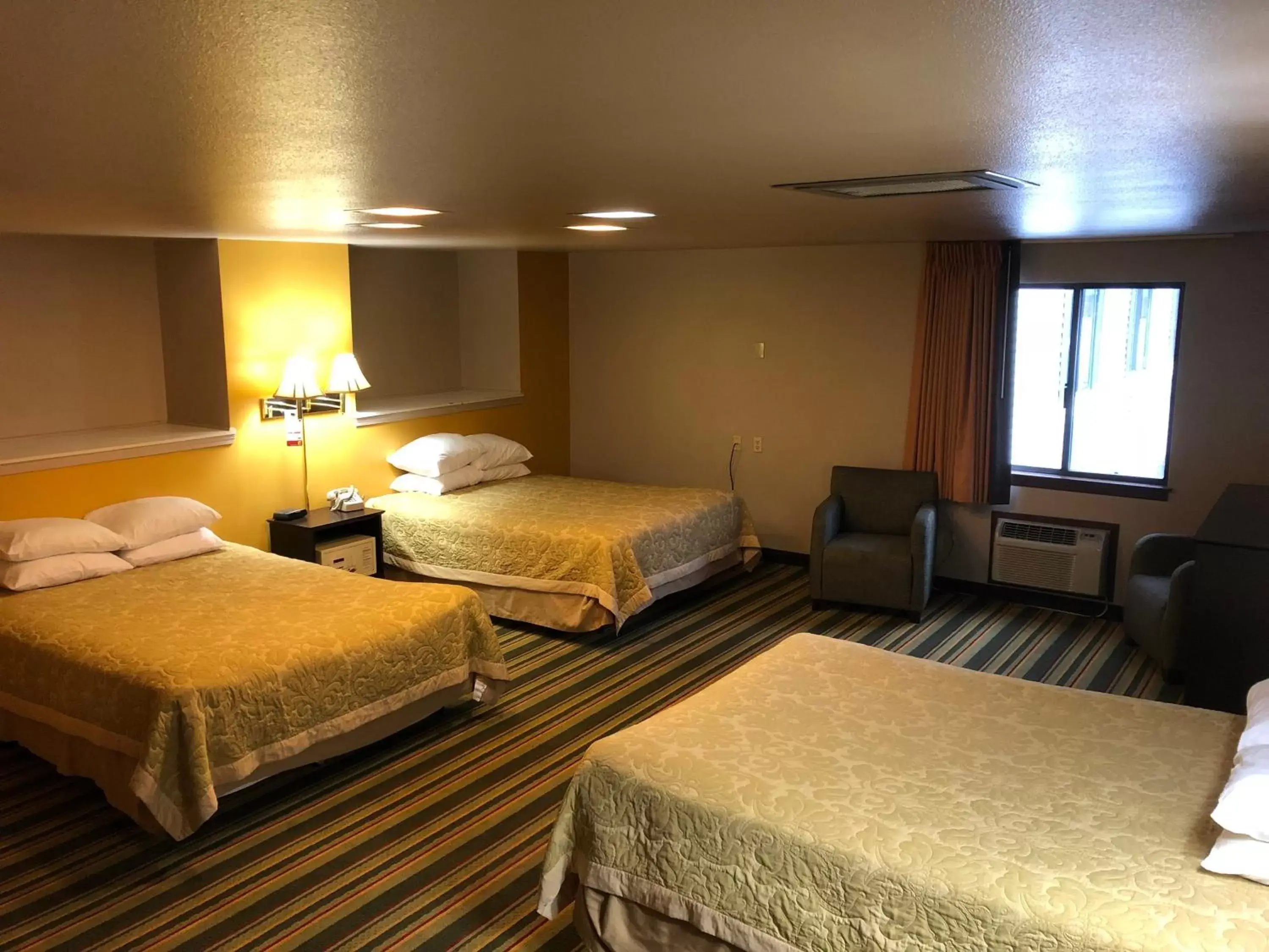 Bedroom, Bed in Super 8 by Wyndham Coeur d'Alene