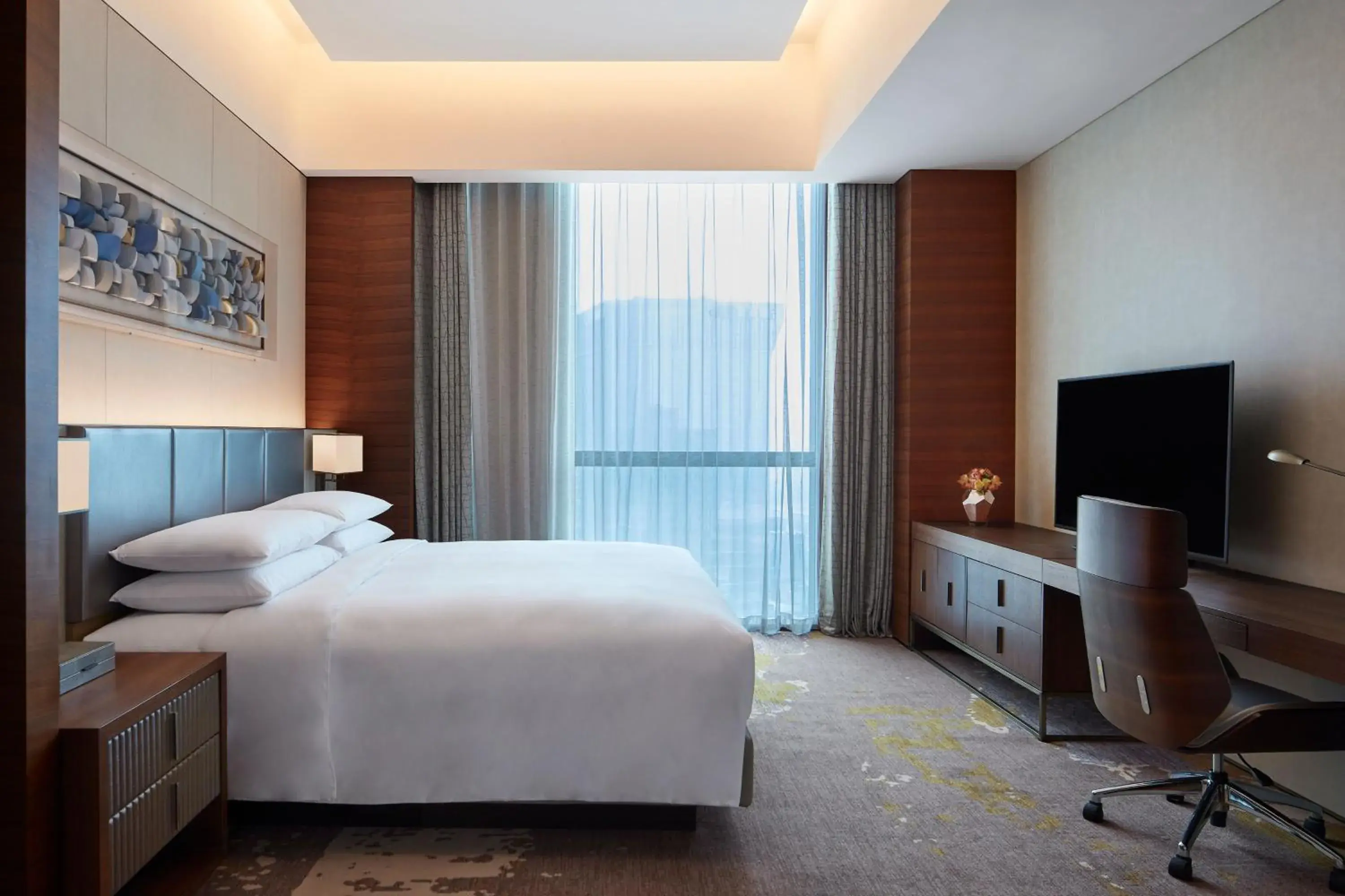 Bedroom, Bed in Sheraton Beijing Lize Hotel