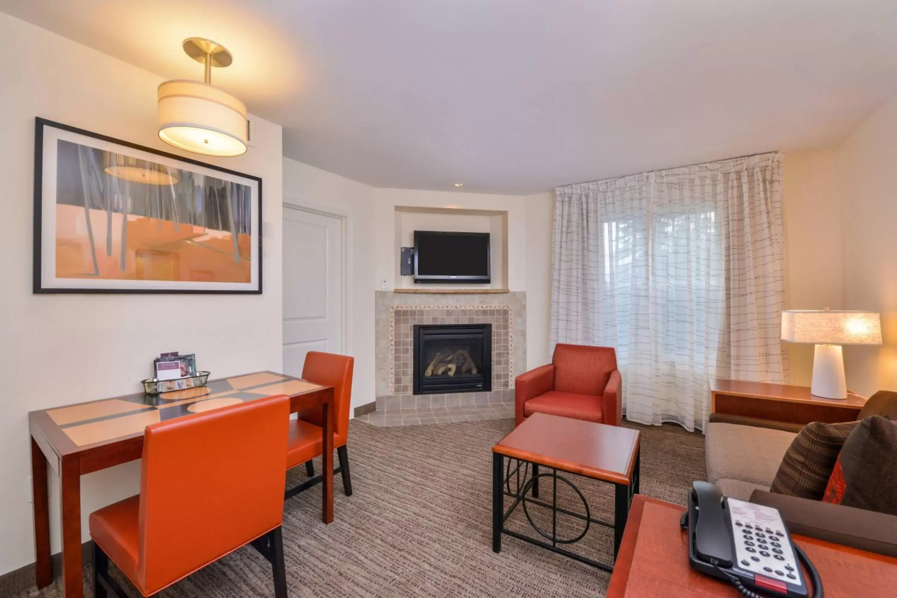 Living room, TV/Entertainment Center in Residence Inn by Marriott North Conway