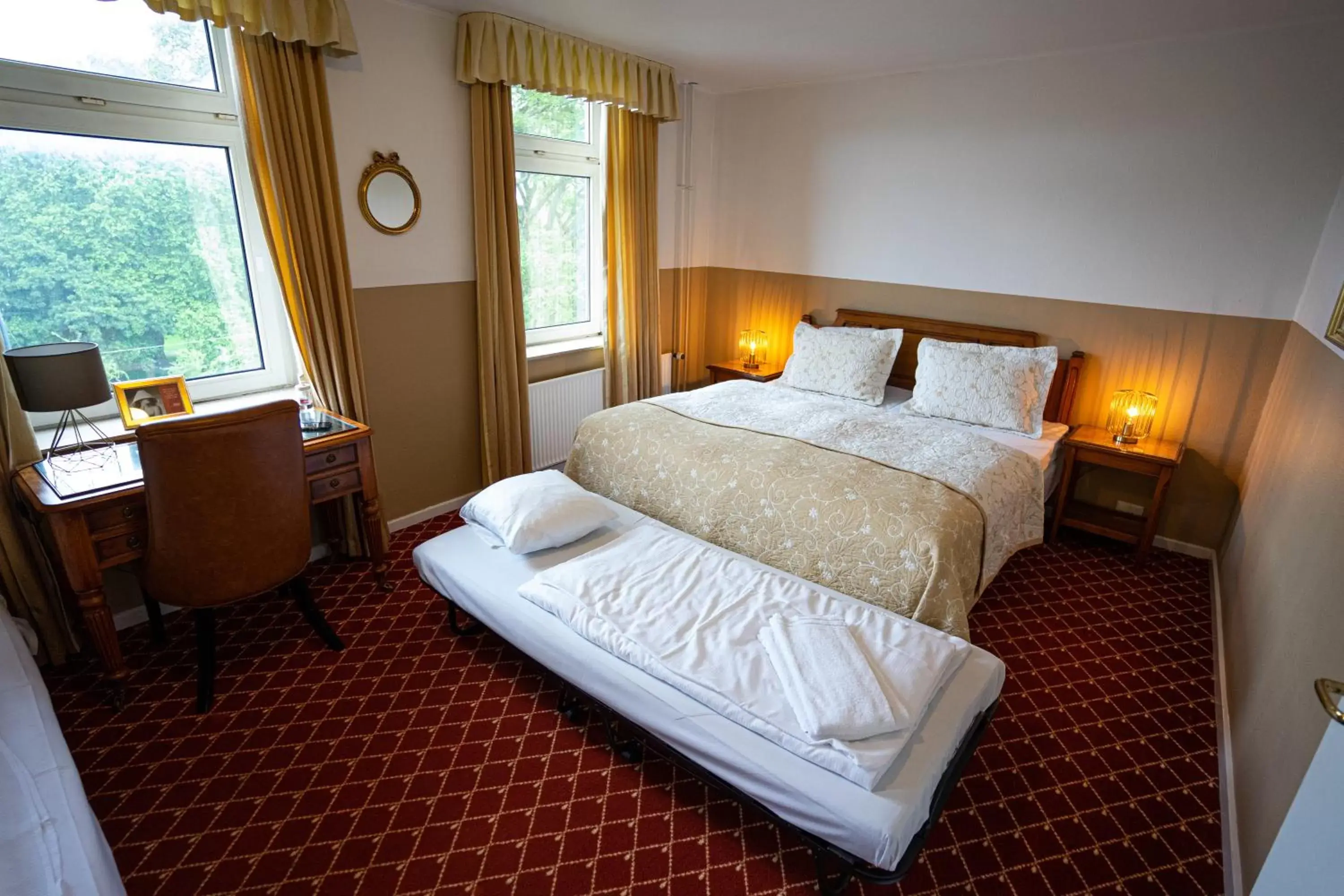 Bedroom, Bed in Milling Hotel Plaza