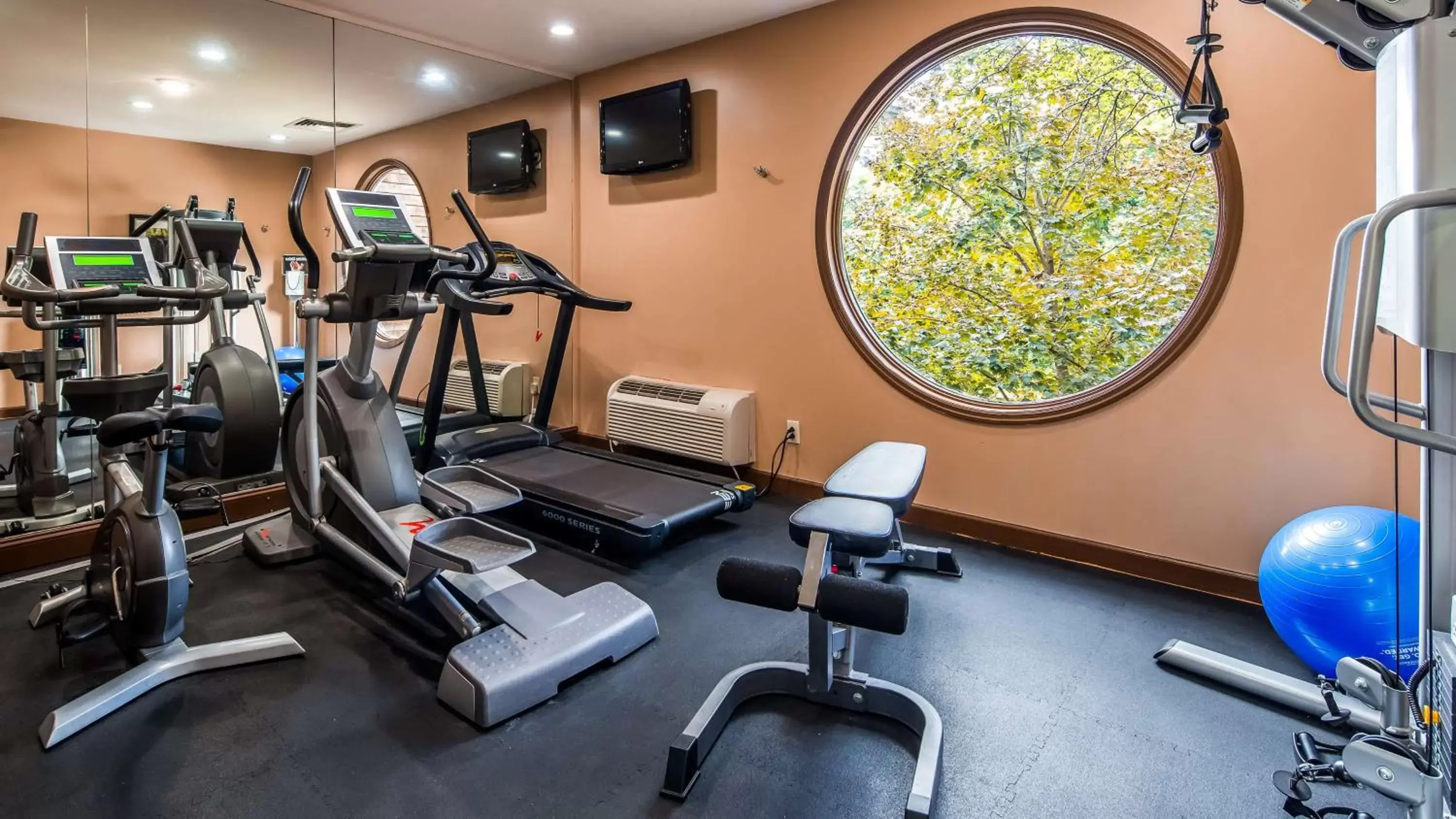 Fitness centre/facilities, Fitness Center/Facilities in Best Western Plus The Inn & Suites at the Falls