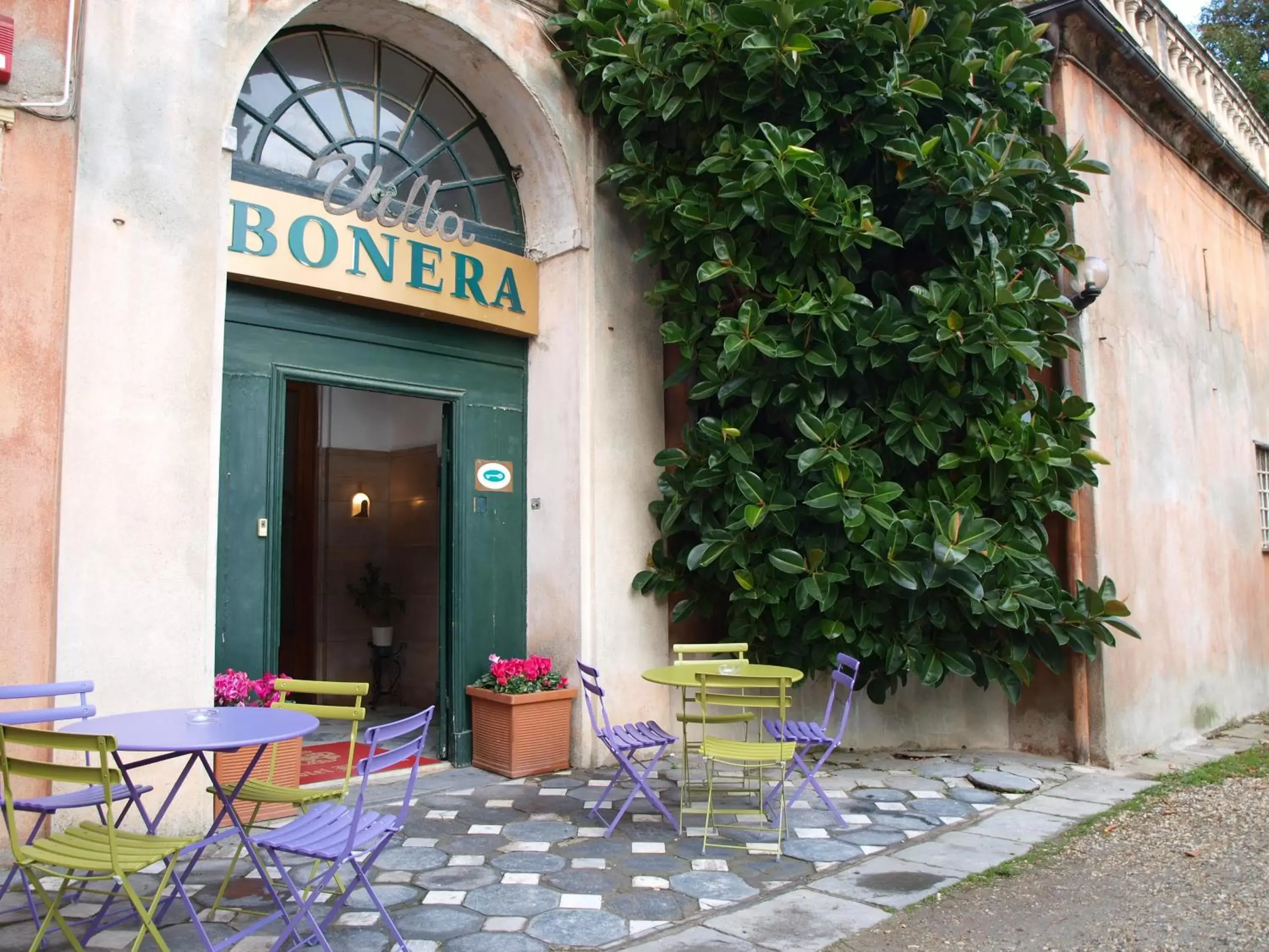Facade/entrance in Hotel Villa Bonera