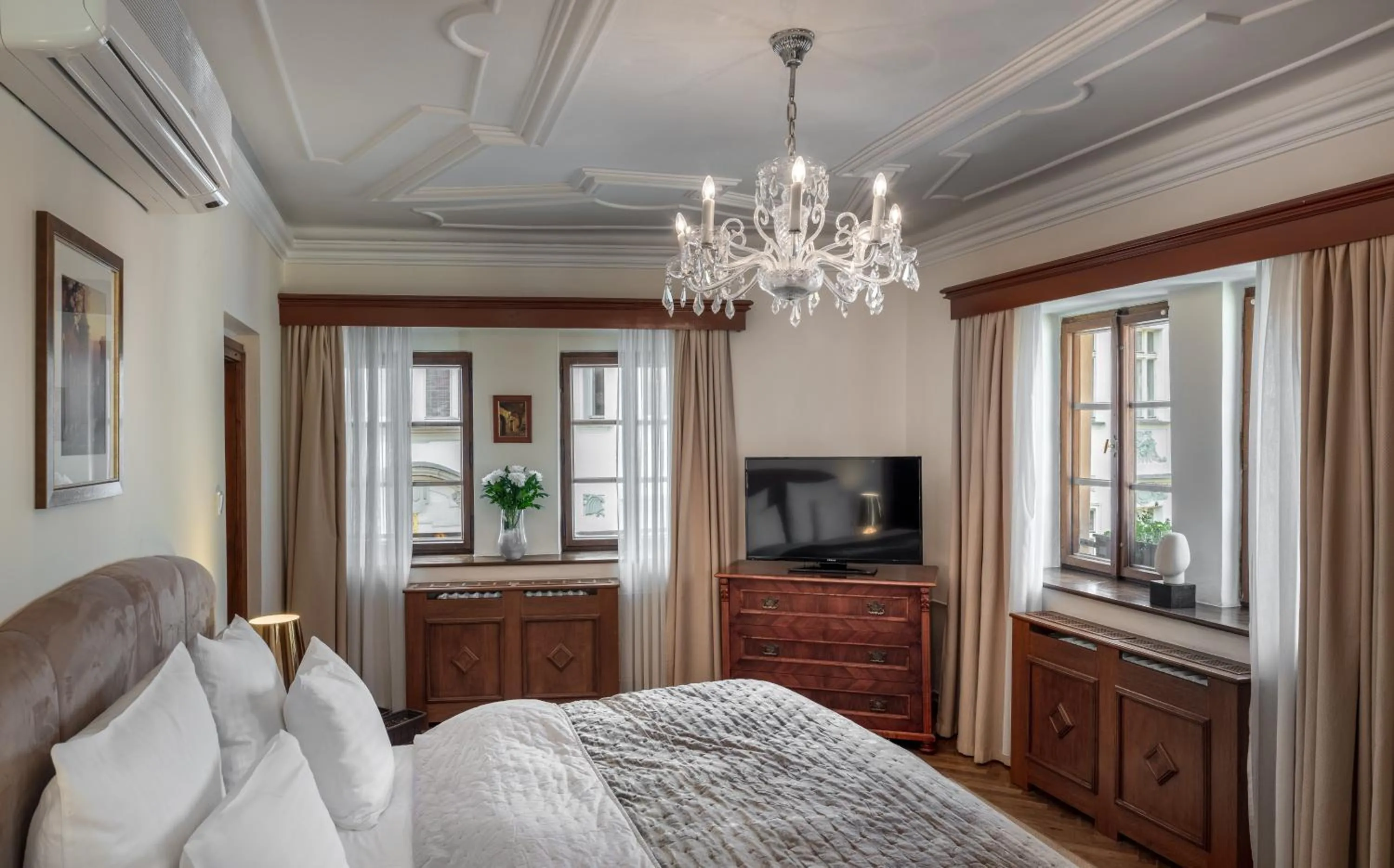 Bed in Aurus by Adrez