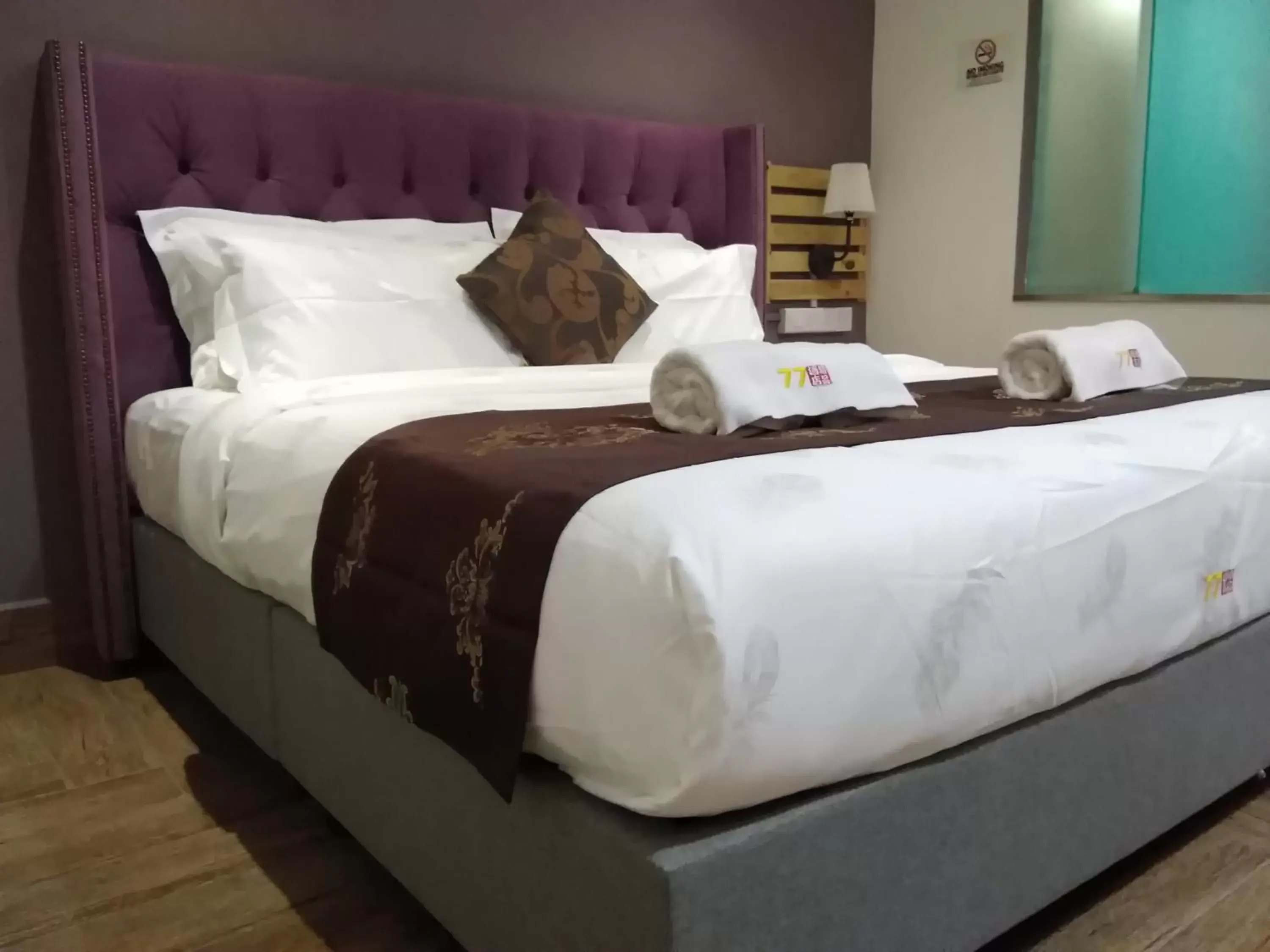 Deluxe King Room (No Window) in 77 Boutique Hotel Deluxe King Room (No Window) in 77 Boutique Hotel