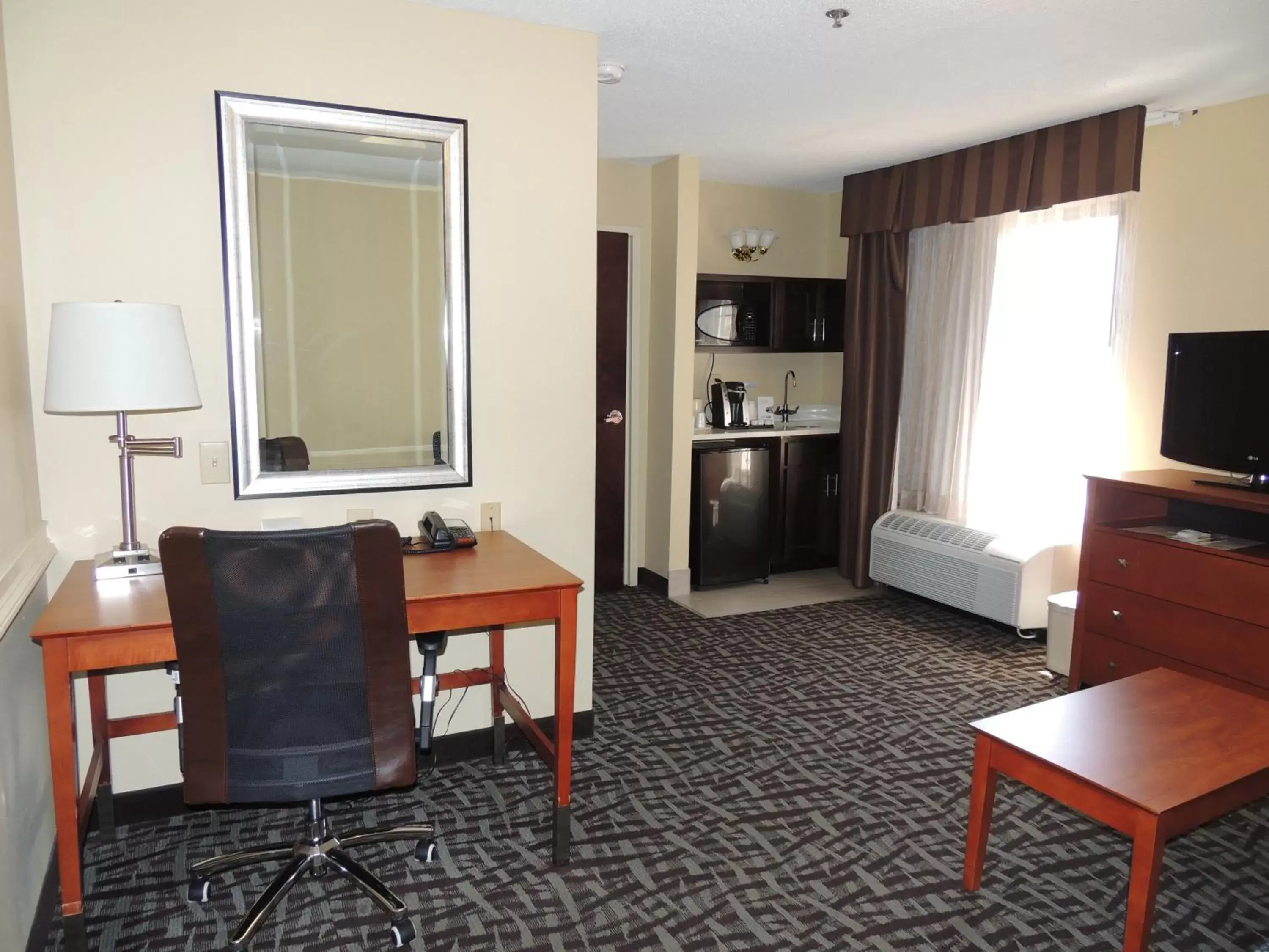 Bedroom, Seating Area in Holiday Inn Express Trussville, an IHG Hotel