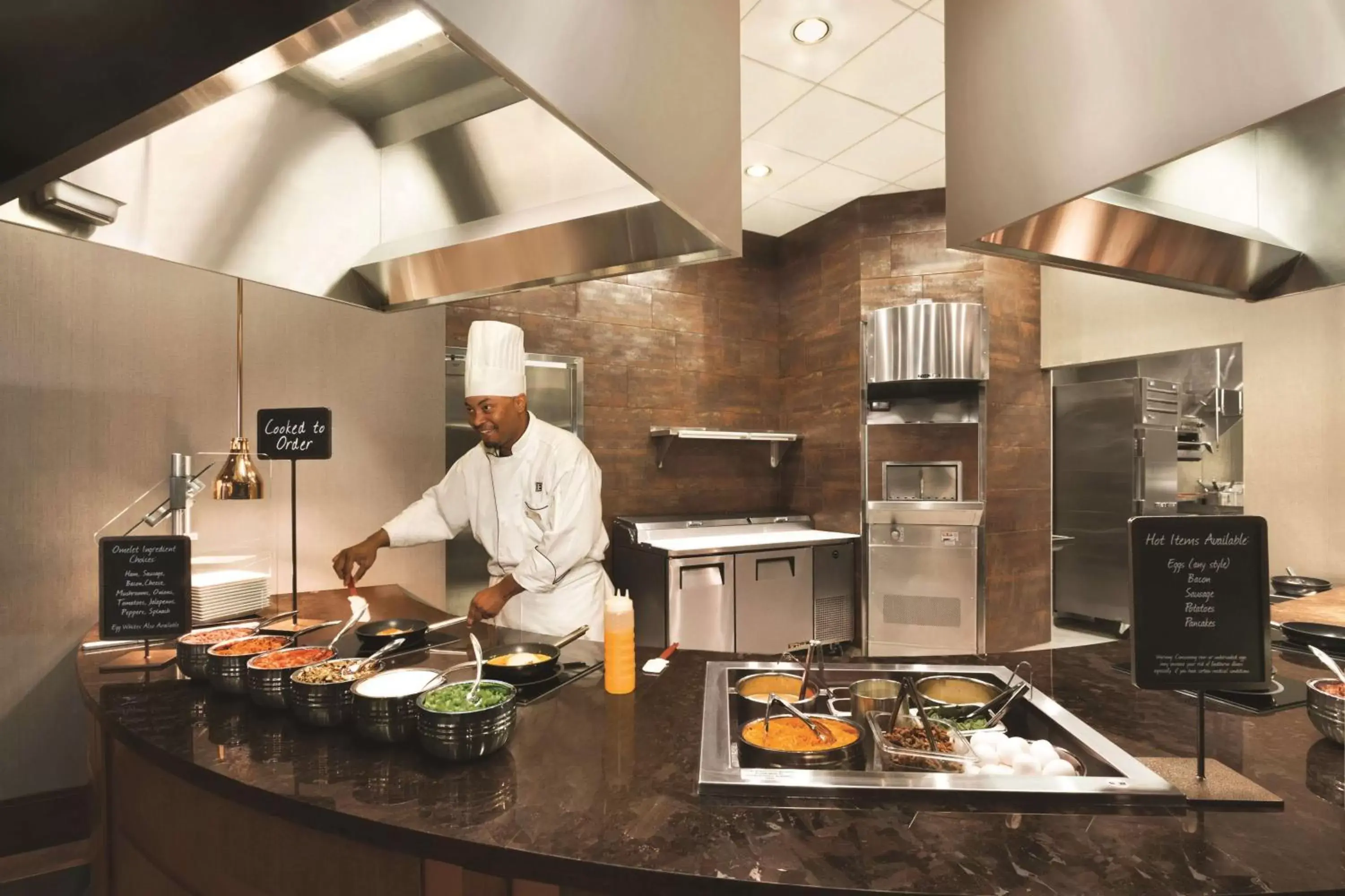 Restaurant/places to eat, Kitchen/Kitchenette in Embassy Suites Springfield