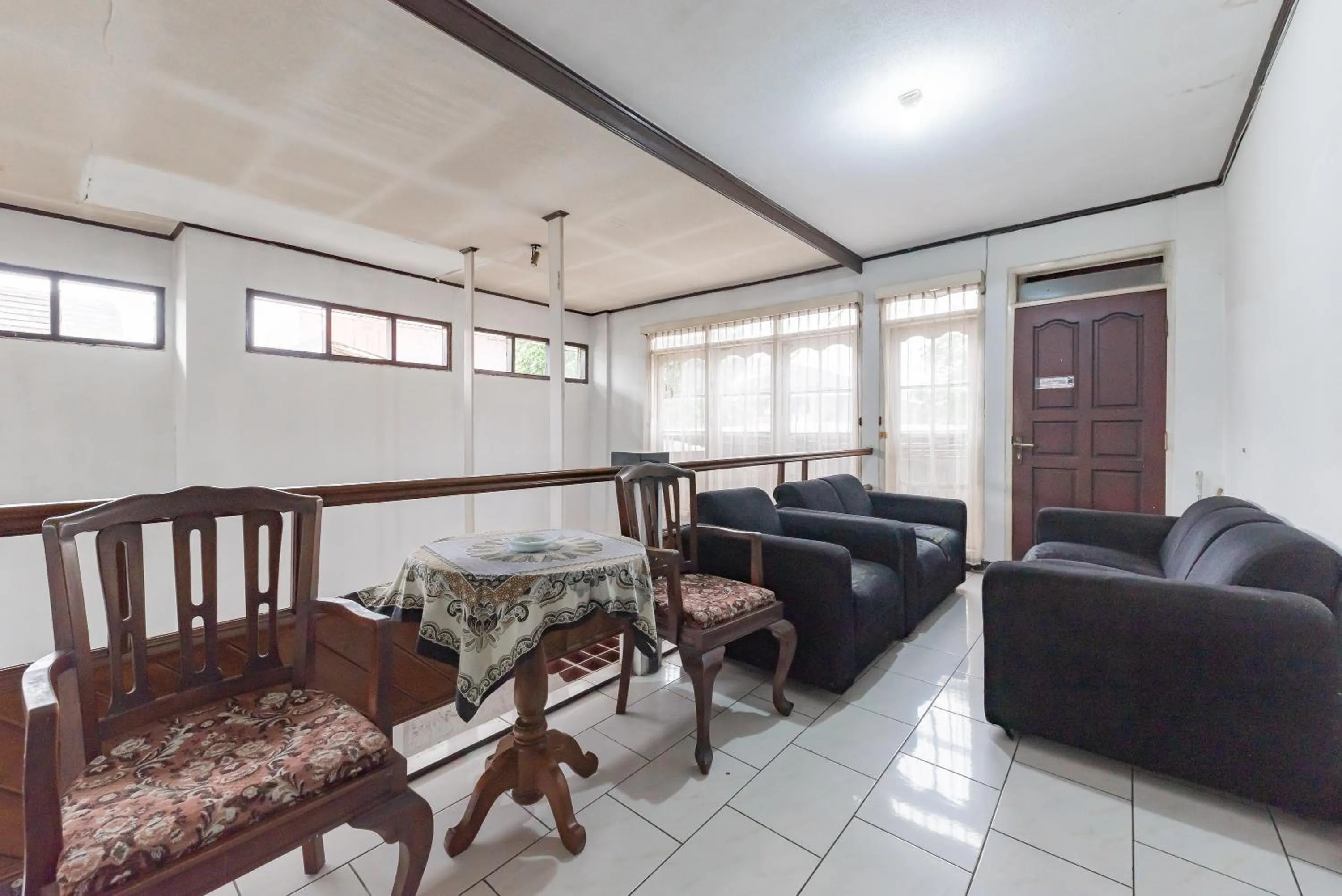 Seating area in RedDoorz near Taman Kota Lapang Merdeka Sukabumi