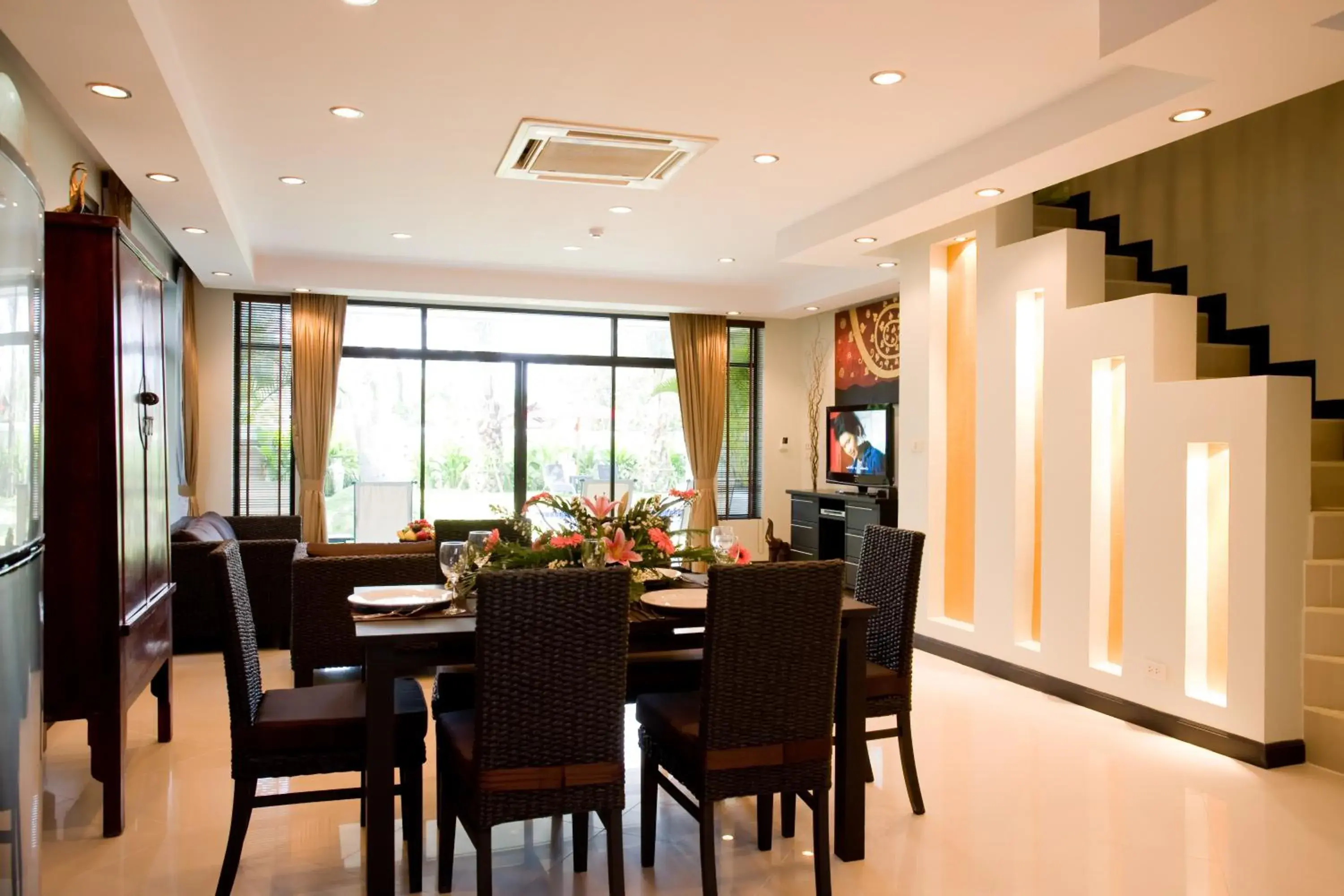 Day, Dining Area in Palm Grove Resort, Pattaya