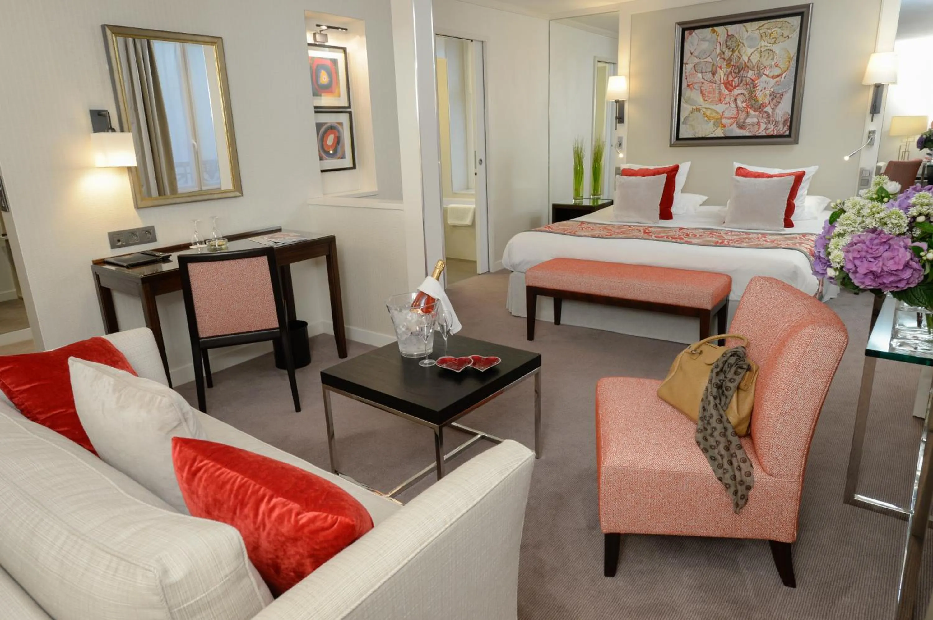 Photo of the whole room, Bed in Best Western Plus Hotel Sydney Opera