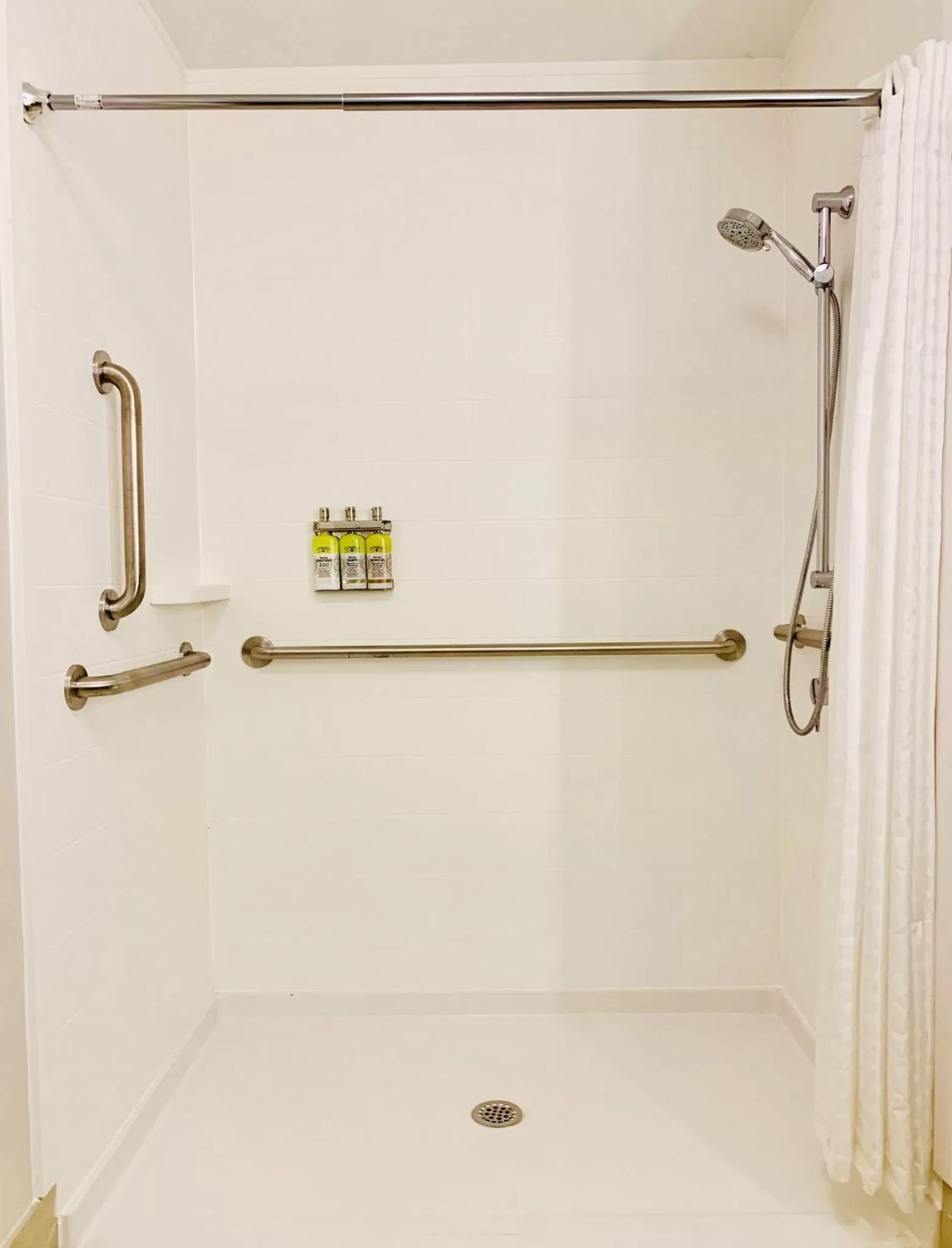 Bathroom in Holiday Inn Express & Suites - Middletown by IHG