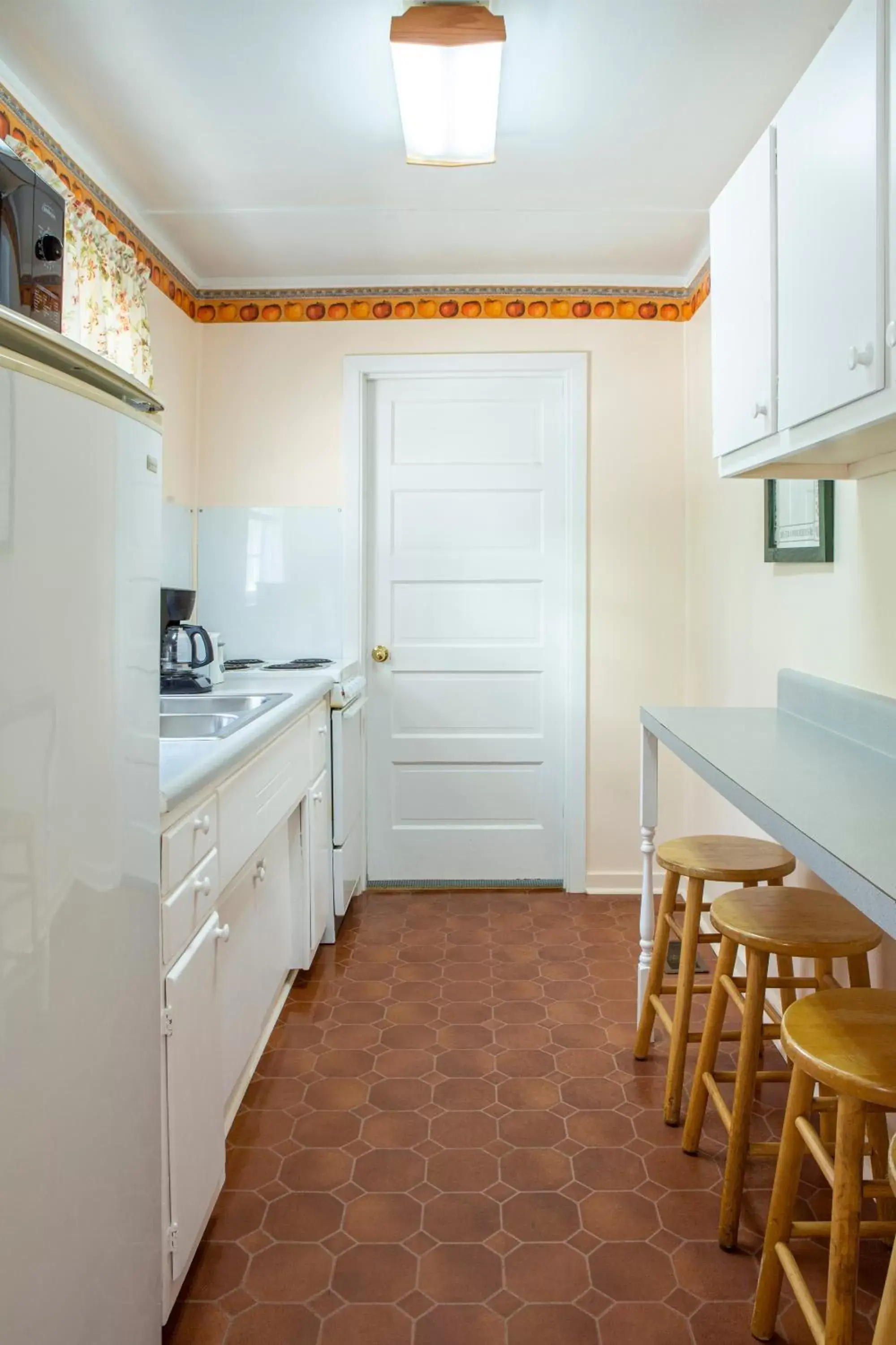 Kitchen or kitchenette, Kitchen/Kitchenette in The Chimney Rock Inn & Cottages