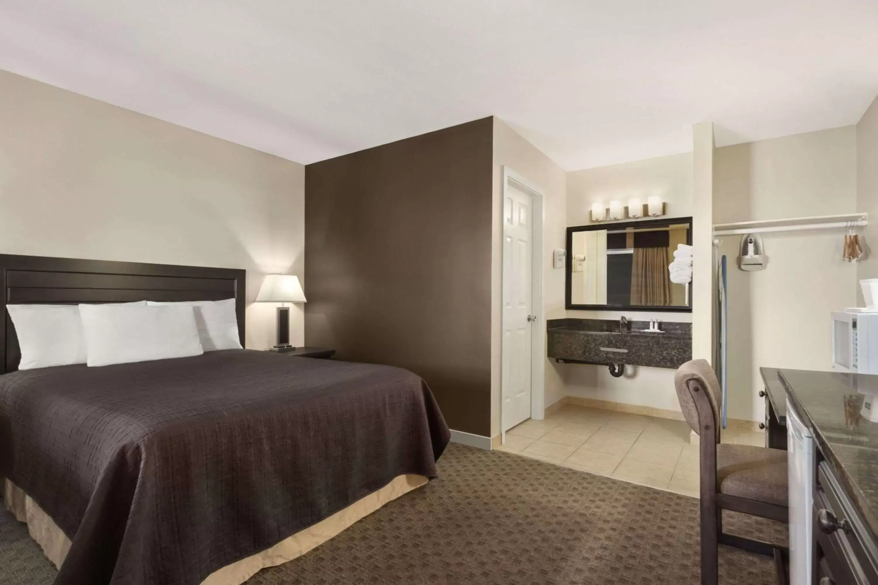 Photo of the whole room in Travelodge by Wyndham Kamloops Mountview