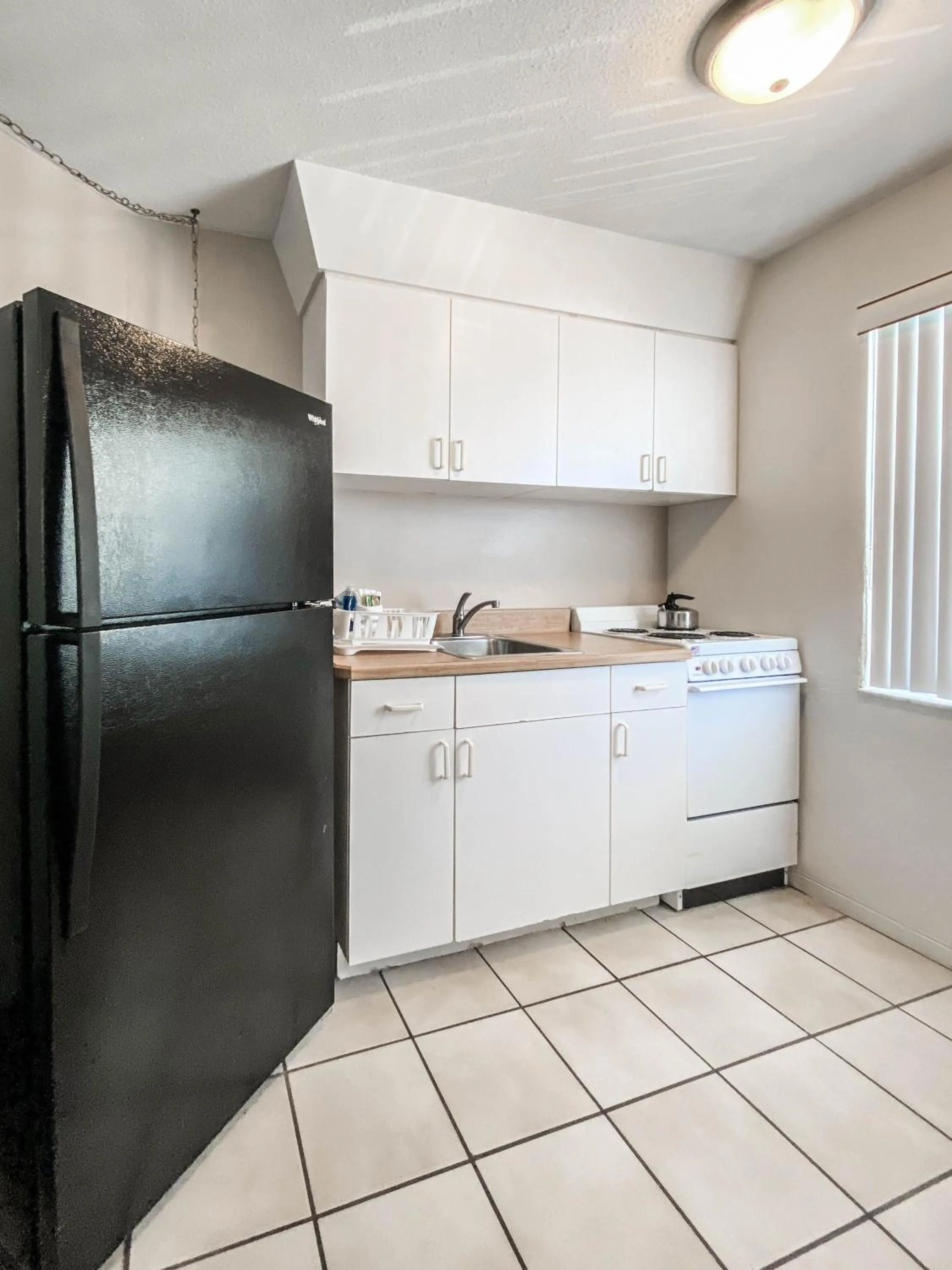 Kitchen or kitchenette in Ocean Court Beachfront Hotel