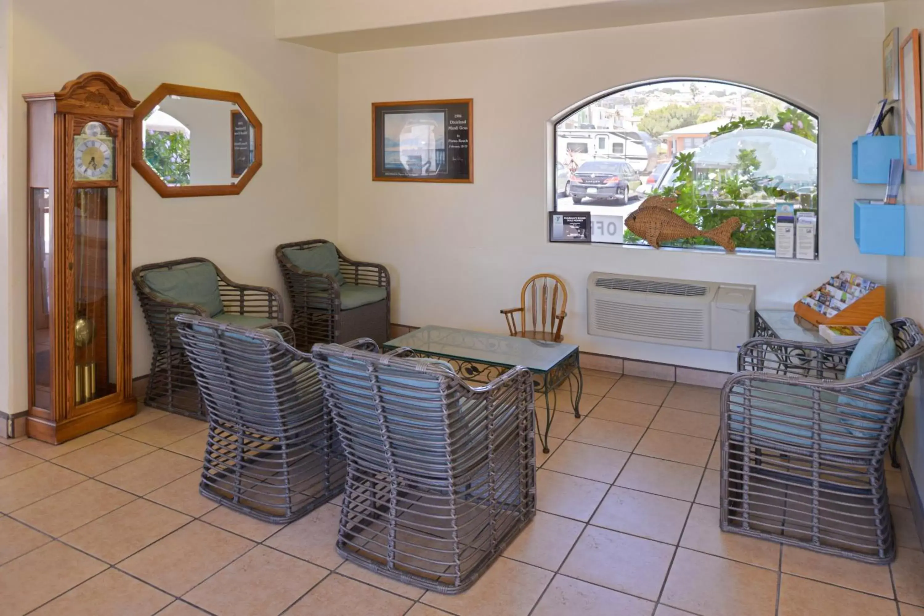 Lobby or reception, Seating Area in Edgewater Inn and Suites