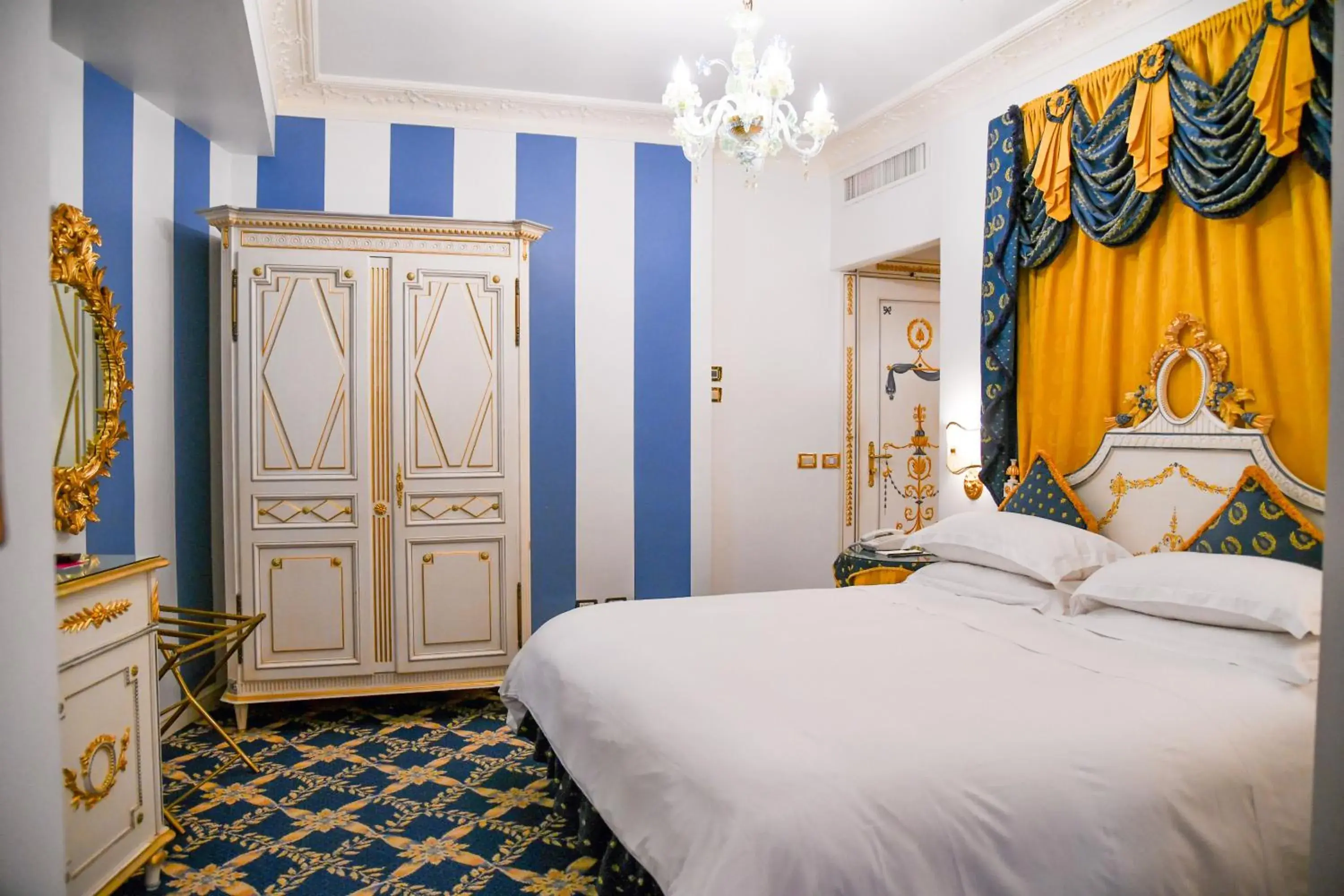 Bedroom, Bed in Hotel Villa E Palazzo Aminta