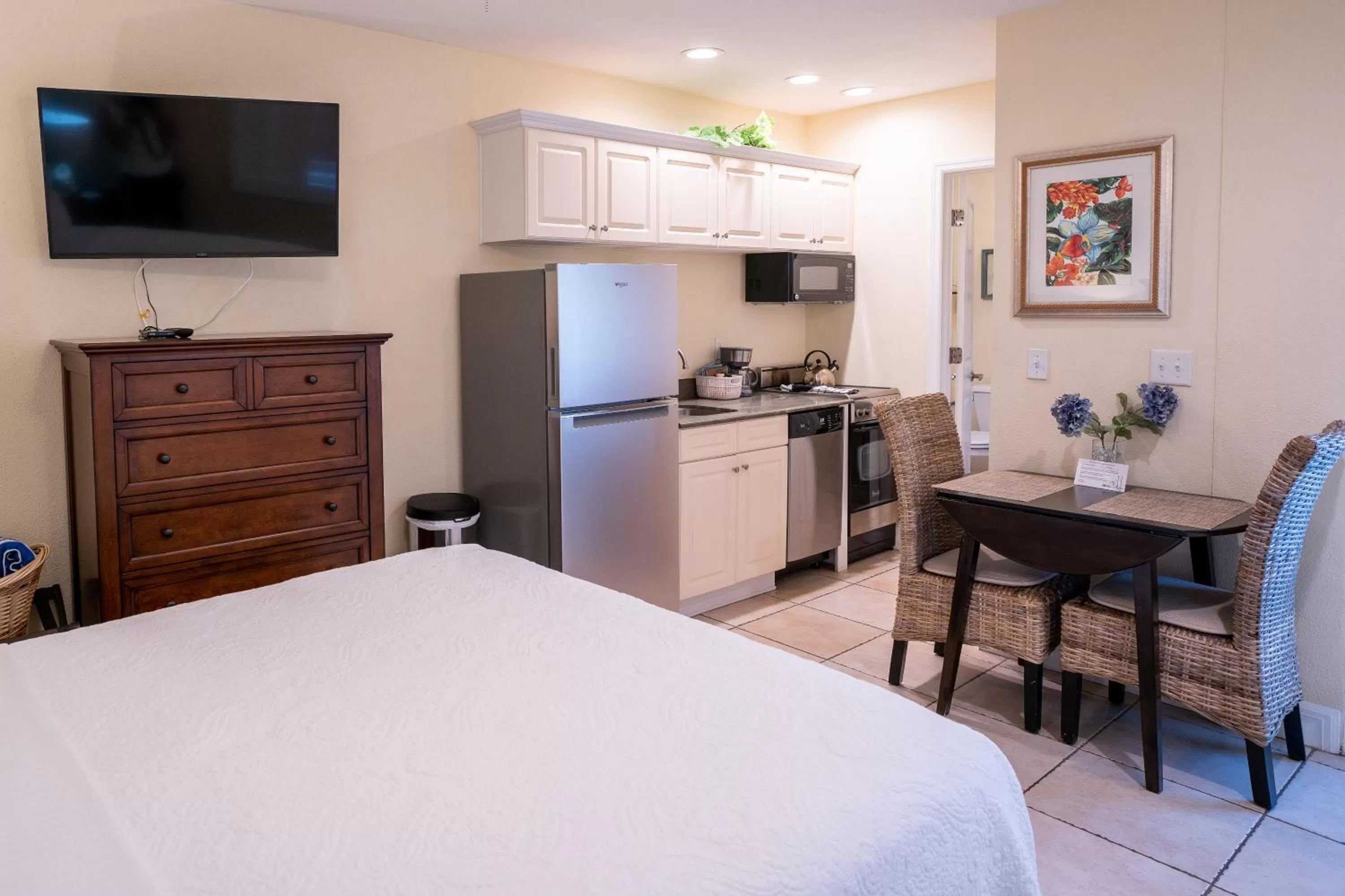 Bed in The Capri at Siesta