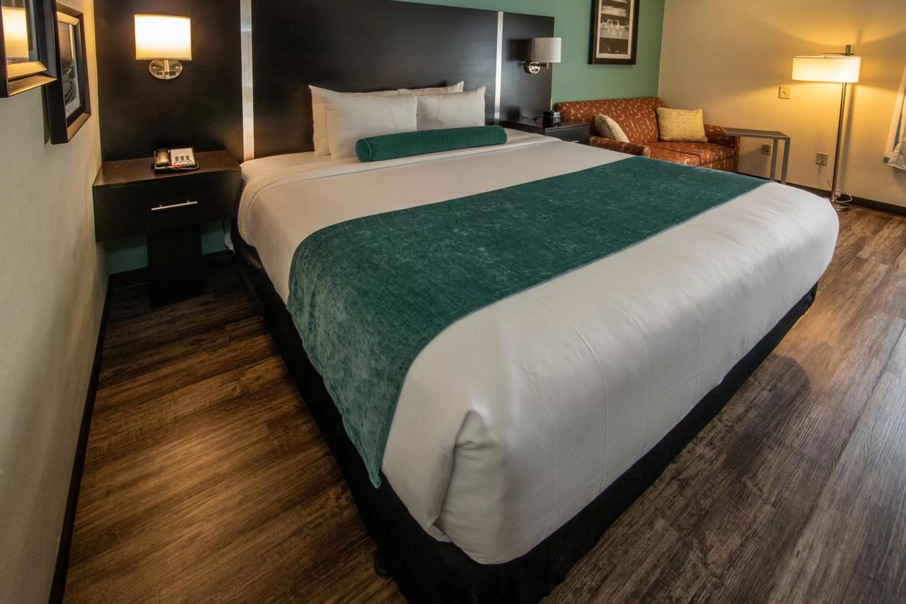 King Room with Roll-In Shower - Mobility Accessible in Best Western Plus Duluth/ Sugarloaf