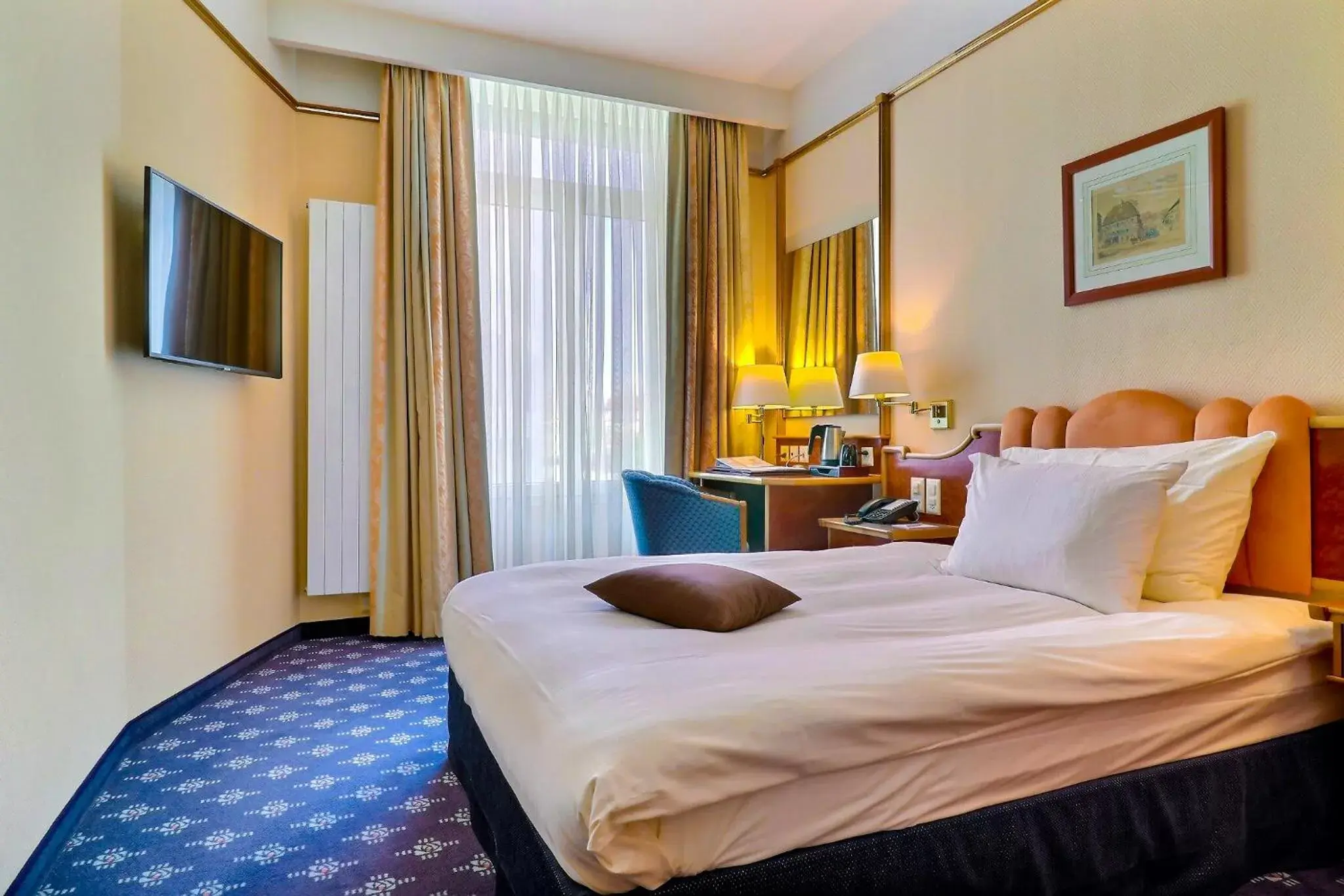 Bed in Best Western Plus Hotel Mirabeau