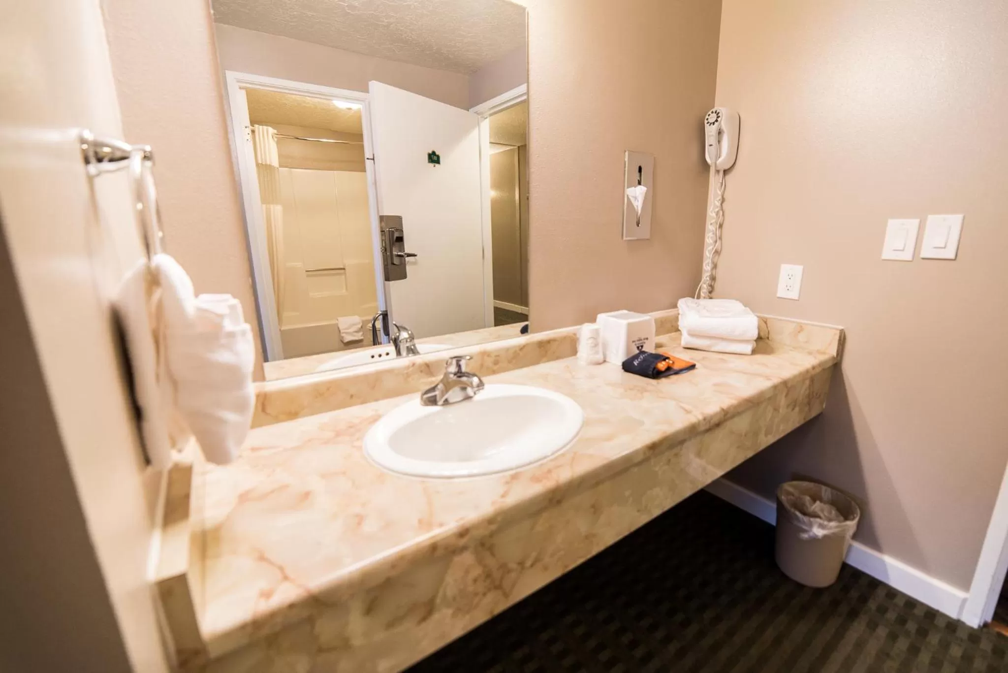 Bathroom in Red Ledges Inn