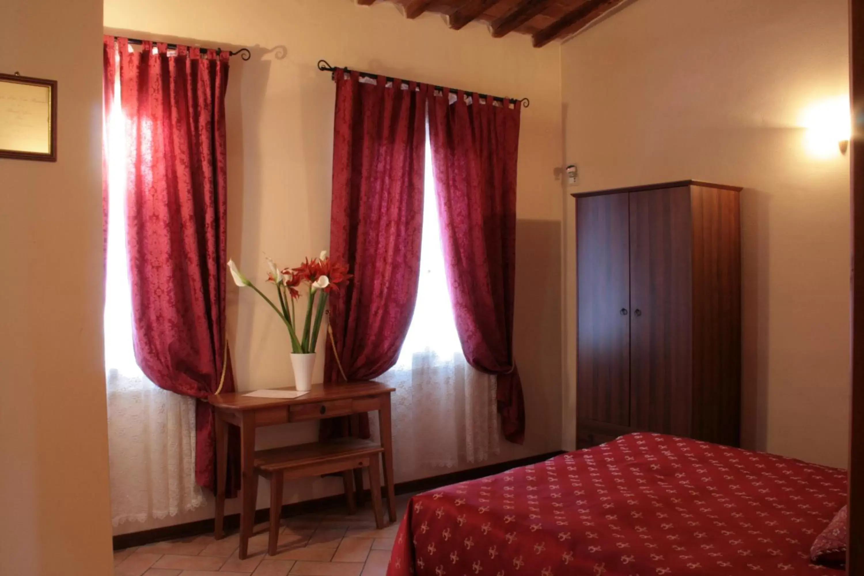 Bed, TV/Entertainment Center in Bed & Breakfast Il Bargello