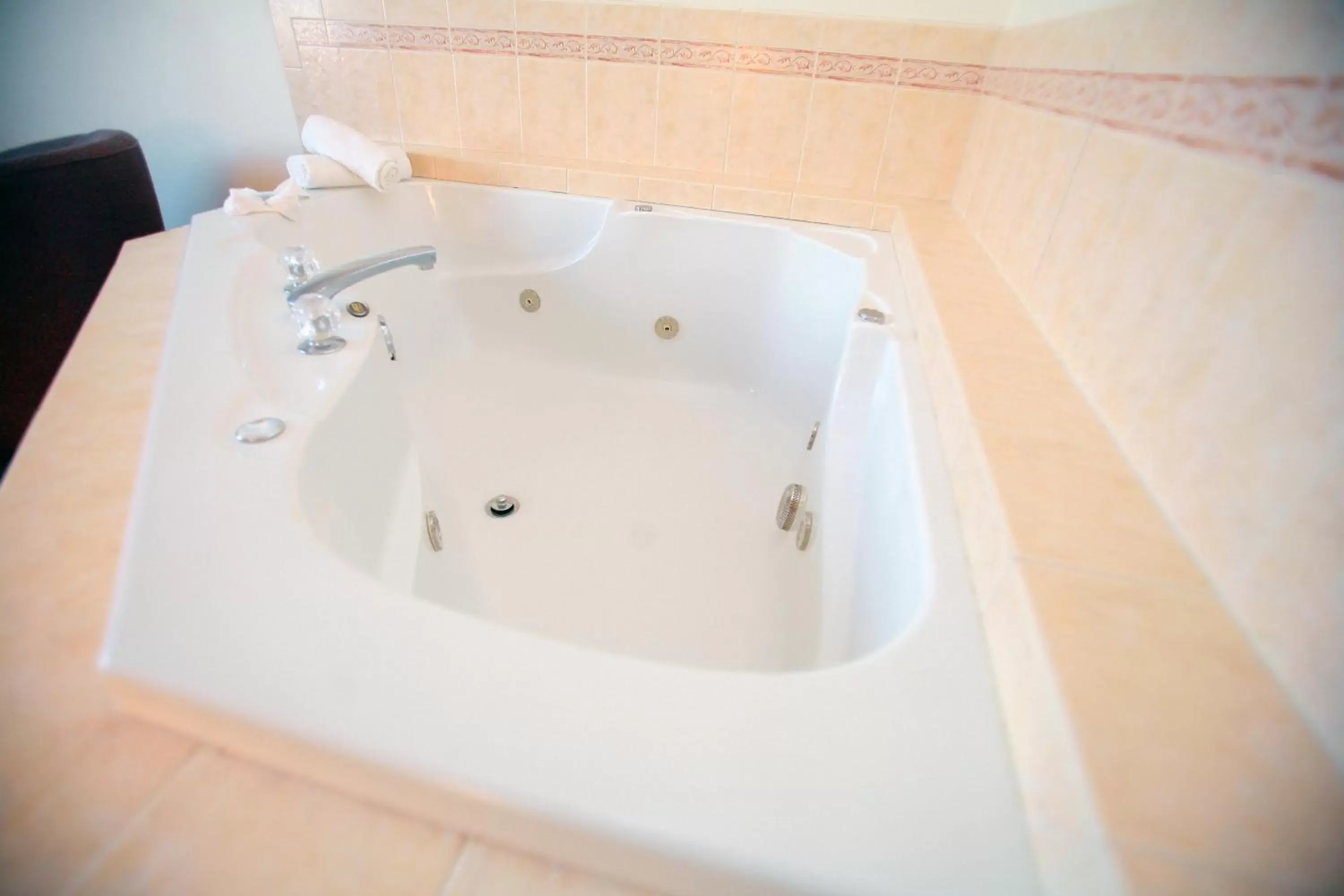 Hot Tub, Bathroom in Bolero Resort
